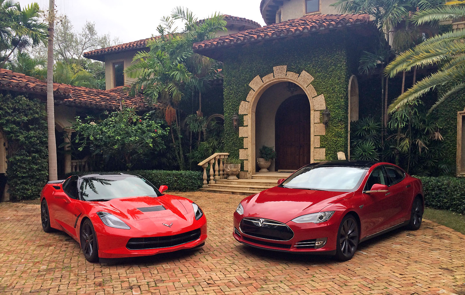 Tesla vs Corvette Stingray