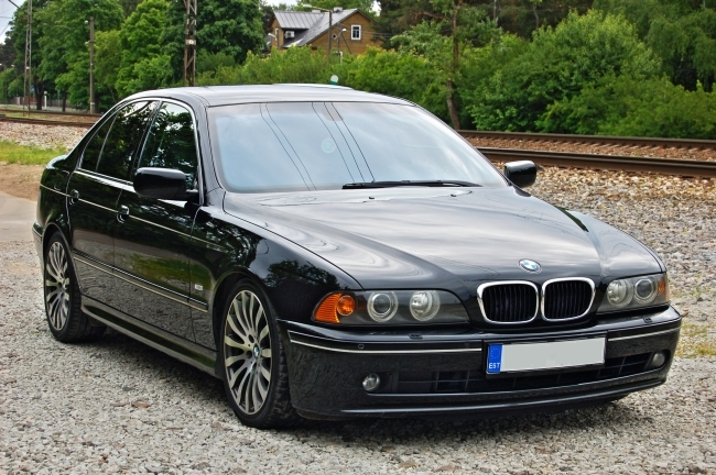 Black 2000 BMW 540i 6-Speed