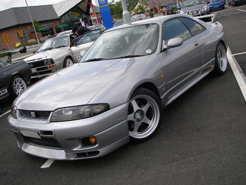 1996 Sonic Silver Nissan Skyline GTR33 V-spec picture, mods, upgrades