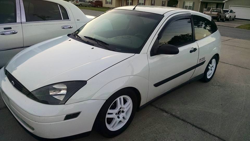 White 2001 Ford Focus zx3