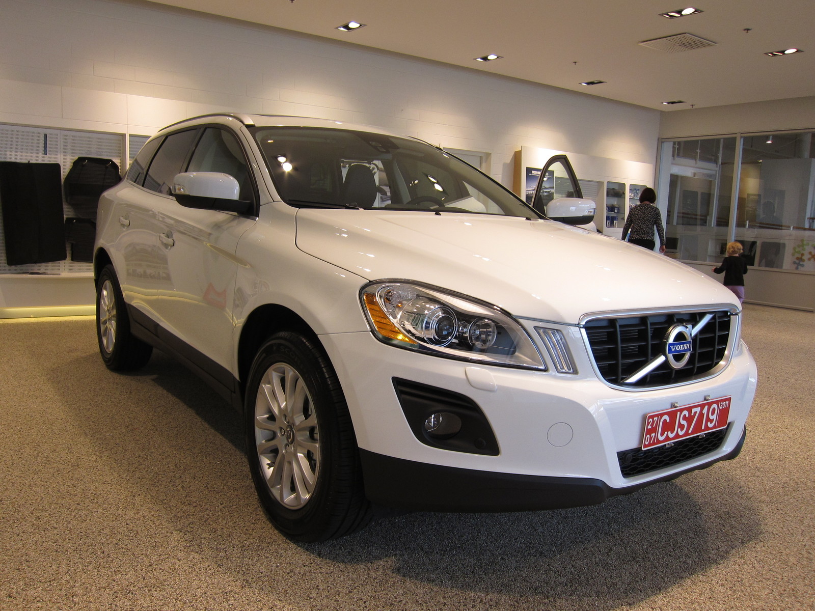 2010 White Volvo XC60 T6 AWD picture, mods, upgrades