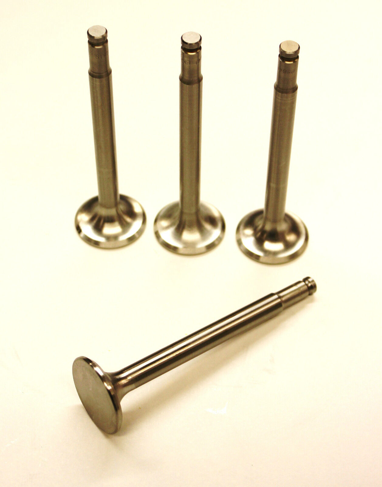 A SET OF 4 EXHAUST VALVES FOR THE TRIUMPH TR2, TR3, TR3A & TR4 (TO CT21470) 