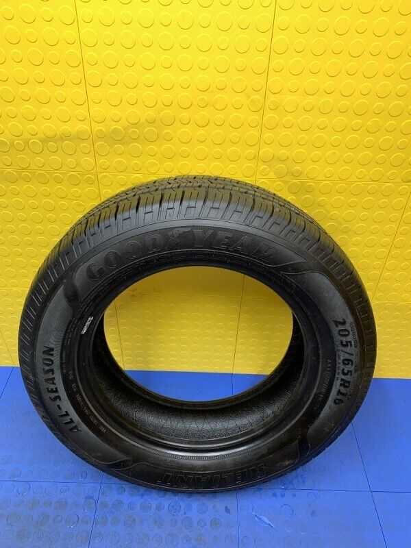 23 Goodyear Reliant Tire All-Season P205 / 65 R16 95 H