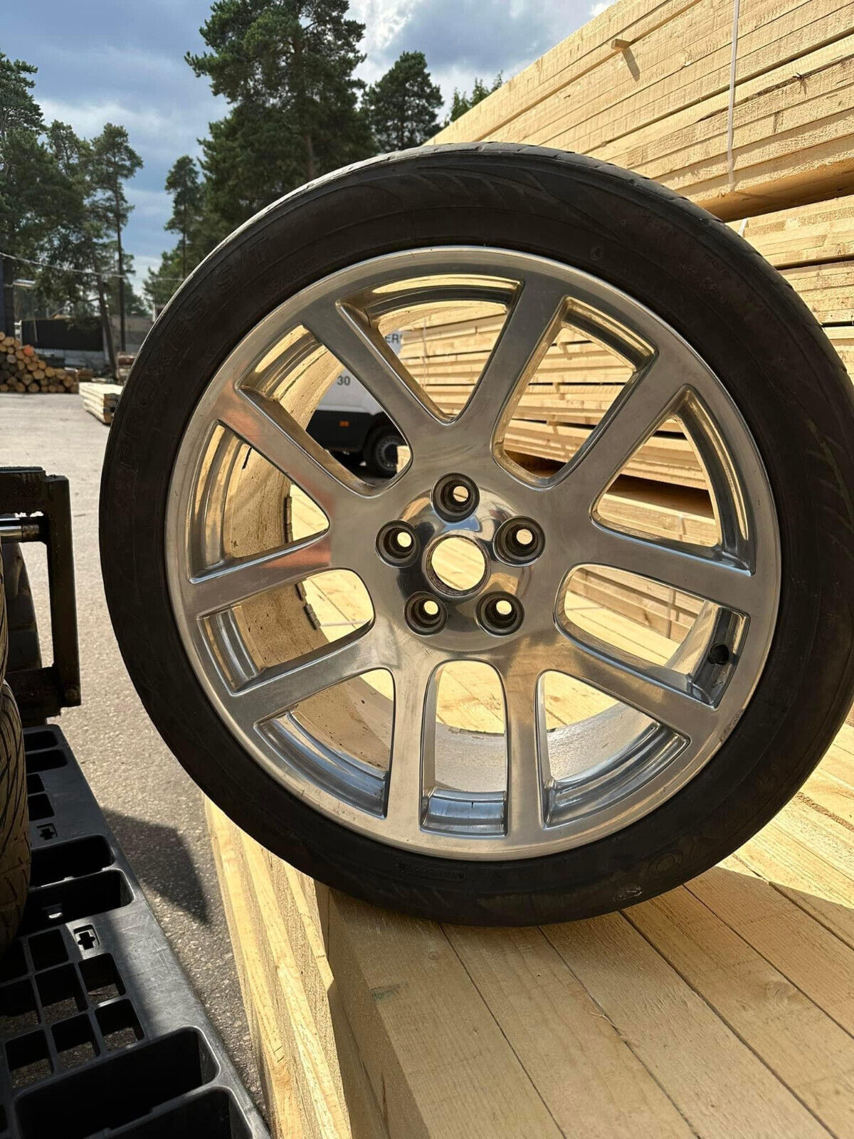 Dodge RAM SRT 10 wheels 22x10. 4 pcs with tires. OEM
