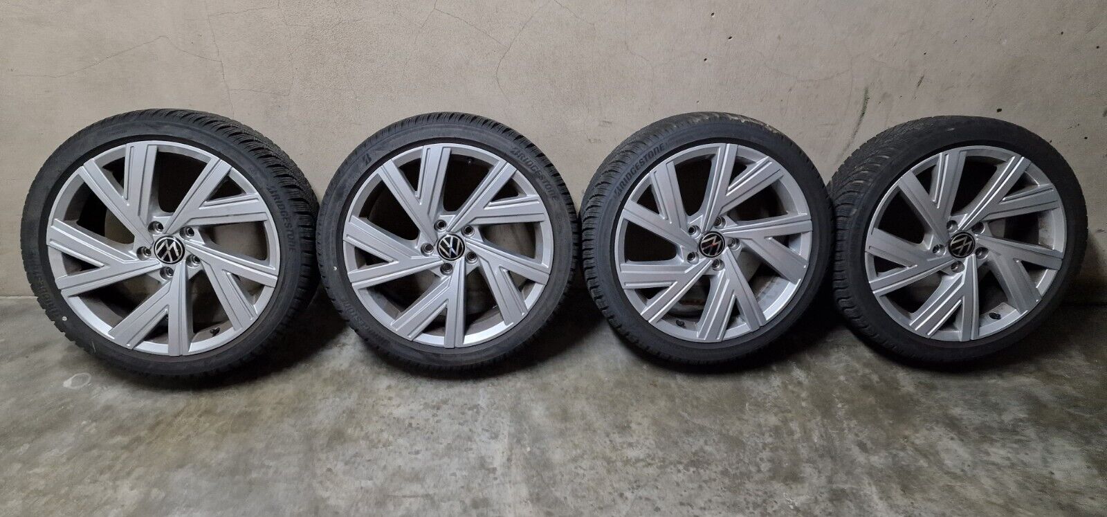 Original Wheels VW Golf 8 GTE GTI R Clubsport Bergamo 18 Bridgestone tyres