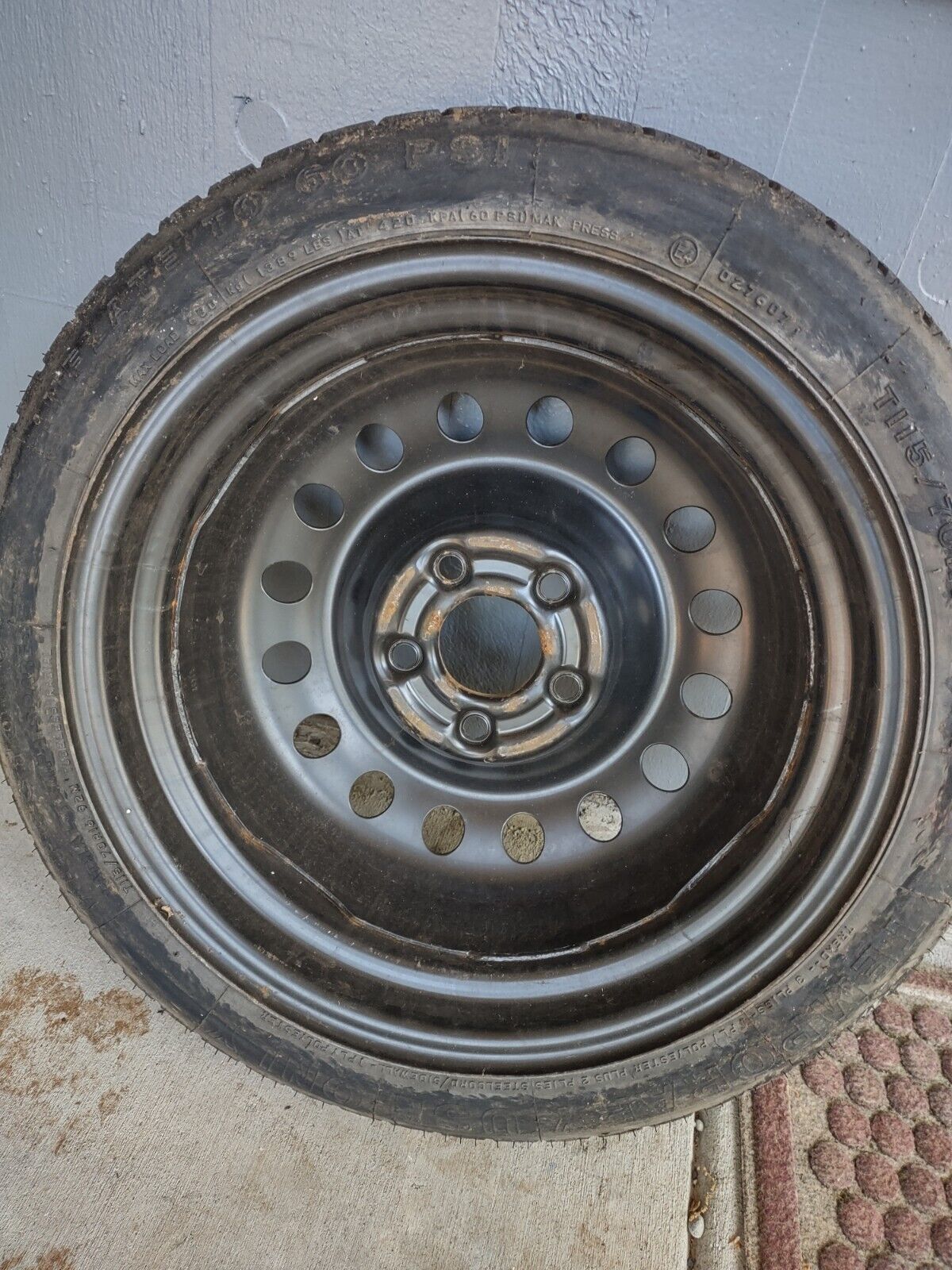 Saturn L200 2003 Spare Tire Ring