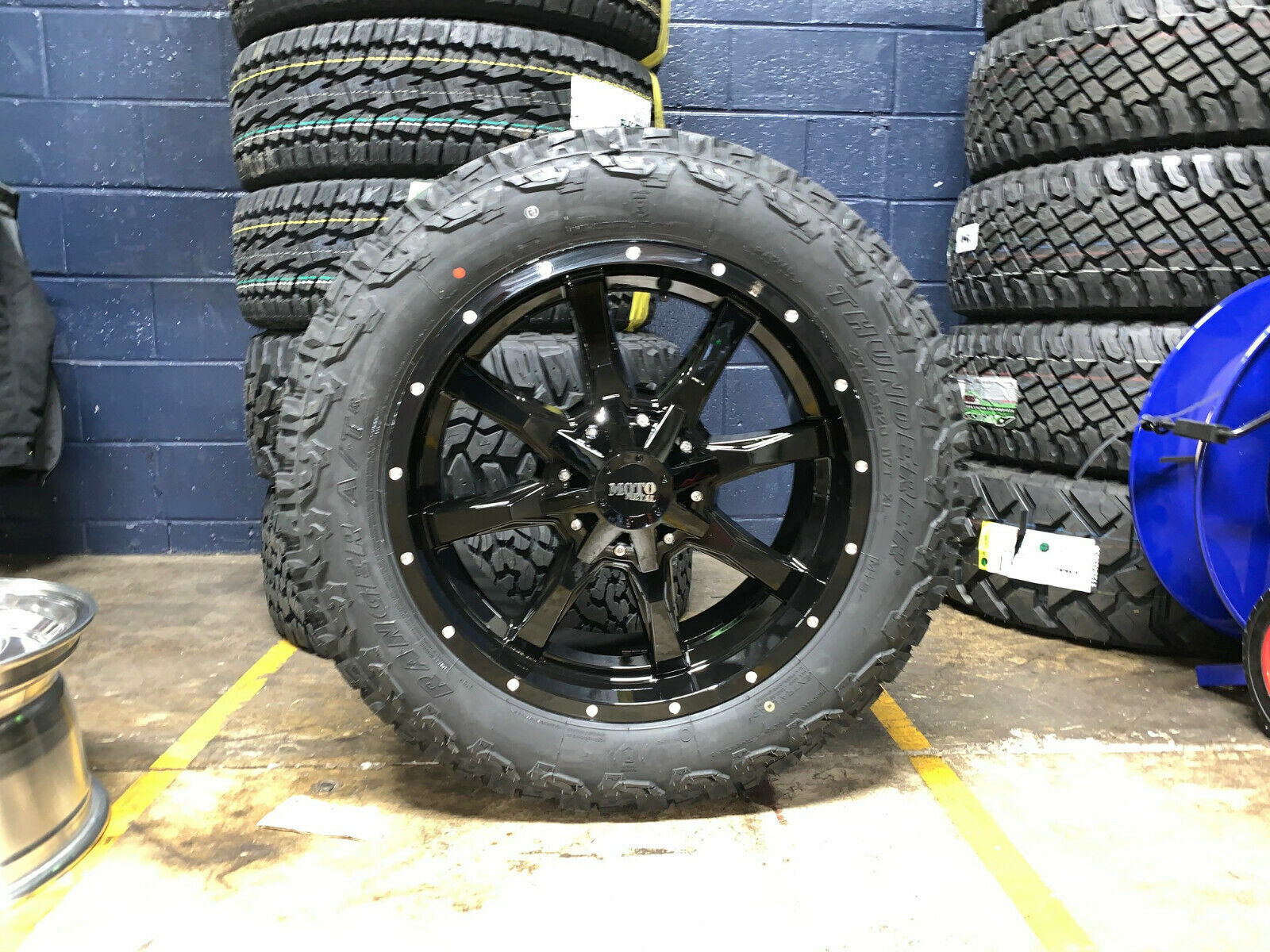 20x9 Moto Metal MO970 Black Wheels Rims 32\