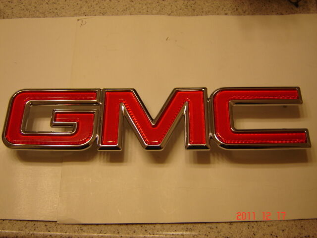 NEW GMC SIERRA GRILLE EMBLEM FITS UP TO 2006