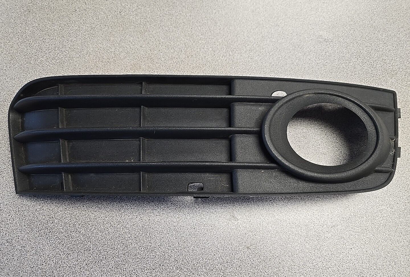 2009-2012  AUDI A4  FRONT BUMPER RIGHT RH LOWER GRILLE 8K0 807 682A 