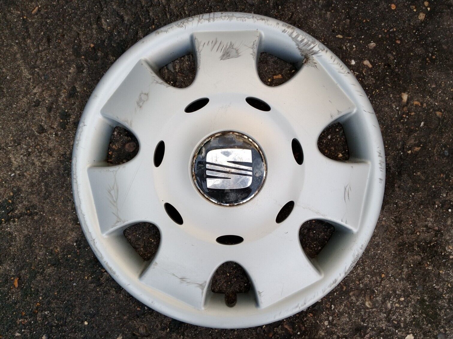 x1 Used SEAT Ibiza Wheel Trim Hubcap 14 Inch
