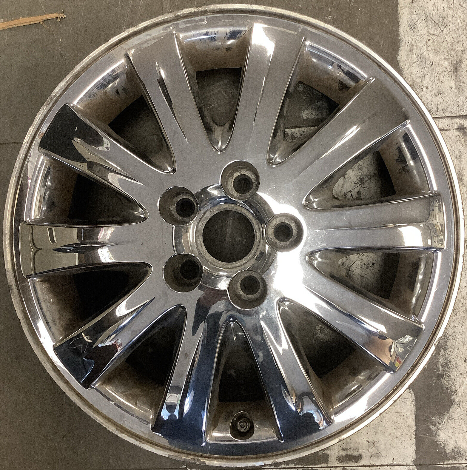 Buick Terraza Allure LaCrosse 05 - 09 4061  OEM wheel rim 17 x 6.5 Chrome Clad