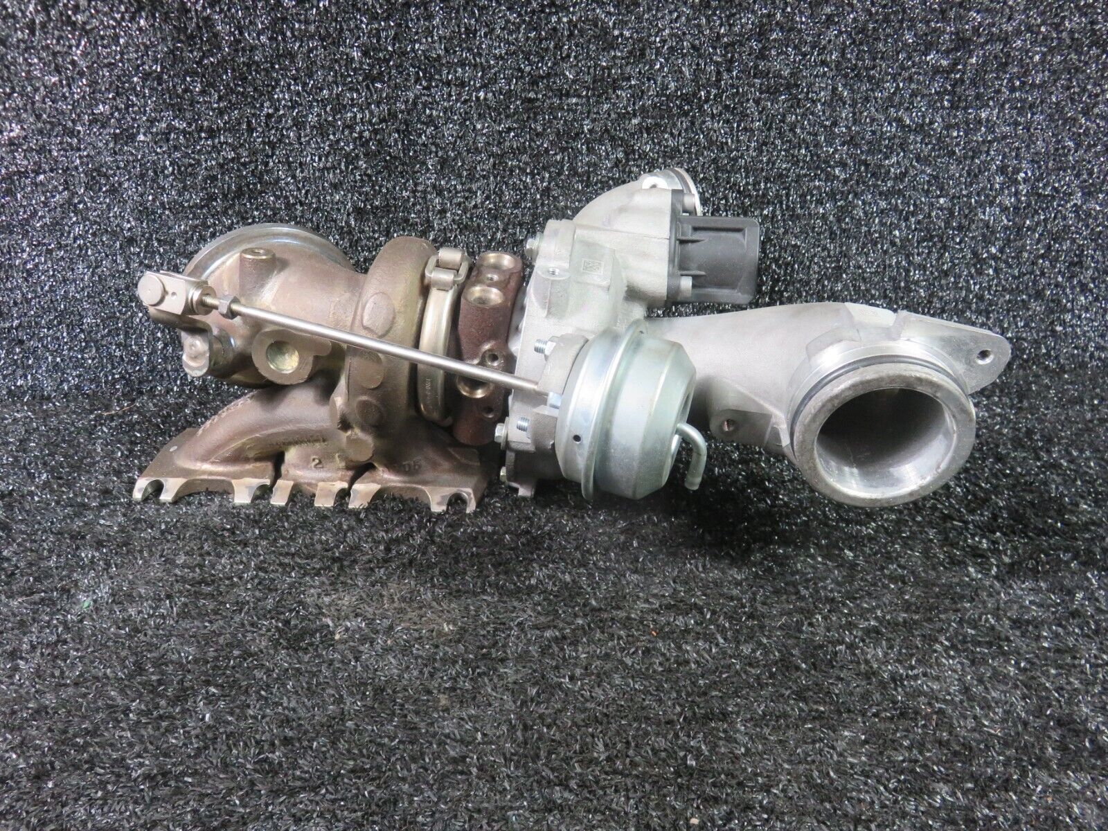 Mercedes Benz E43 AMG Exhaust Gas Turbocharger Left Side 16 19 A2760900300 OEM