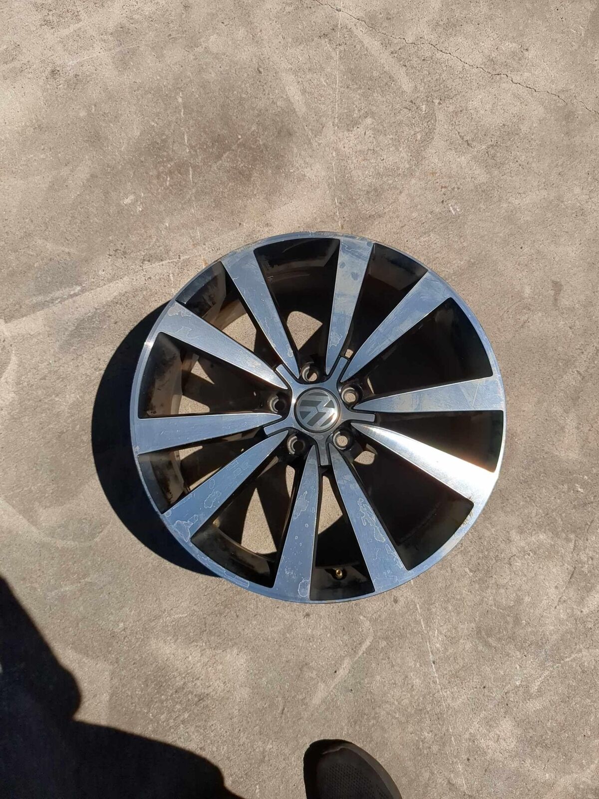 16 17 18 19 VW PASSAT Wheel 19x8 (alloy) 10 Spoke Angled Spoke