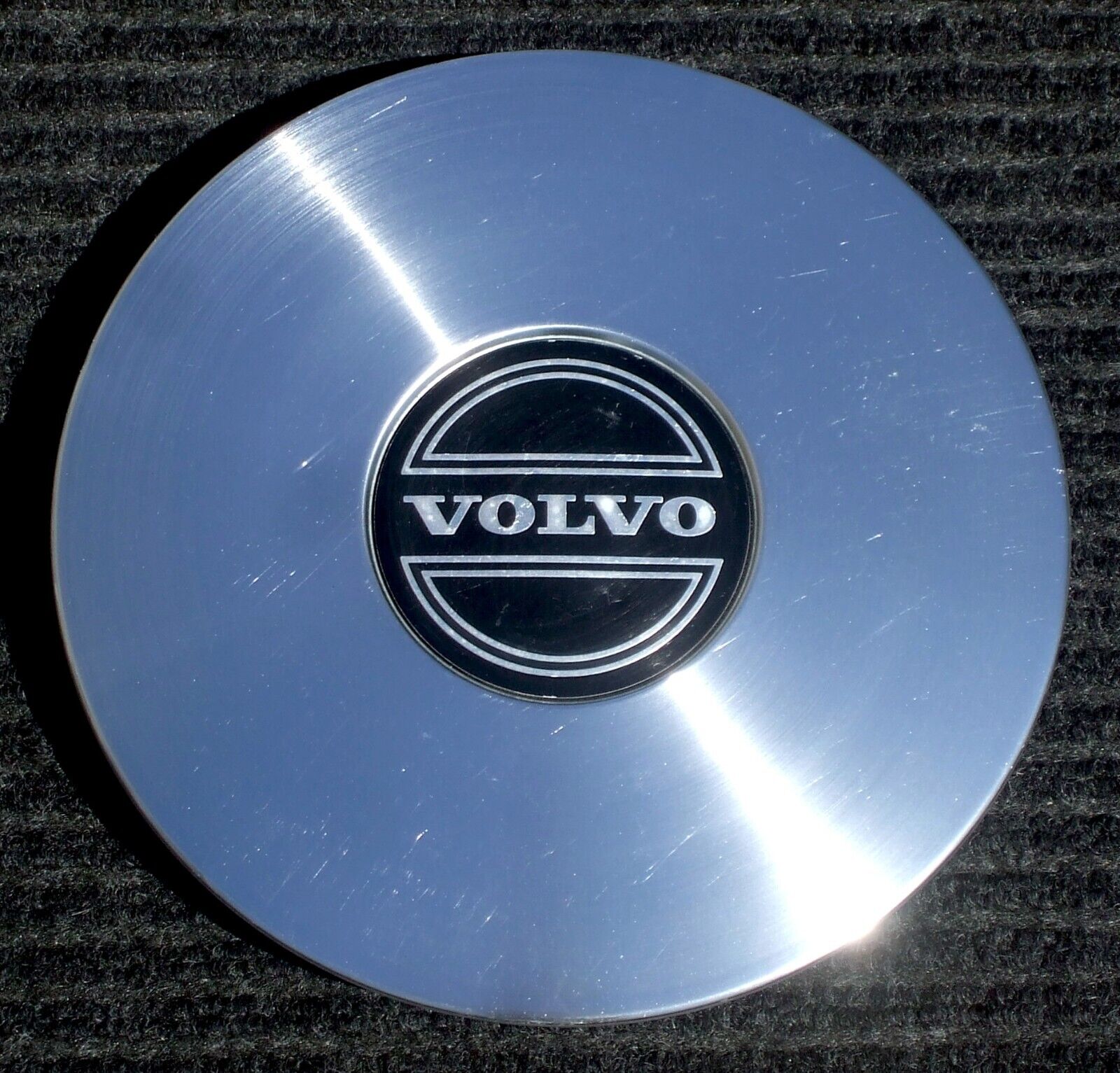 One Genuine Volvo 740 GLE Center Cap Hubcap For 14