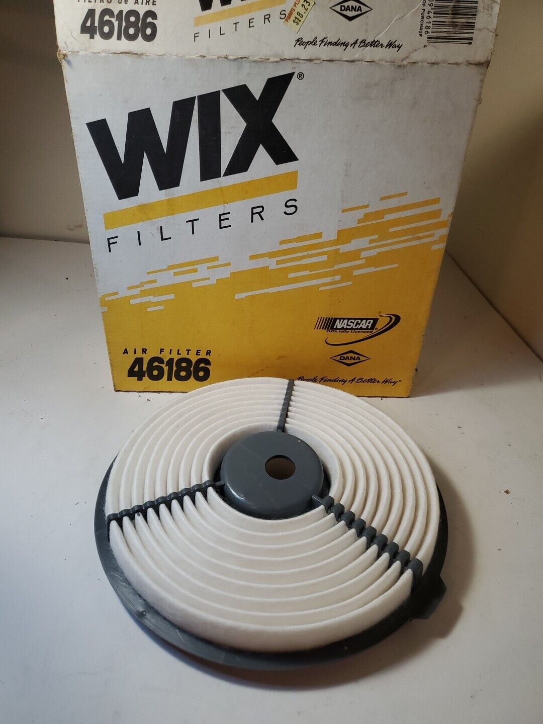 Wix 46186 Air Filter Fits CHEVROLET METRO 1992-2000, CHEVROLET SPRINT 1987-1992