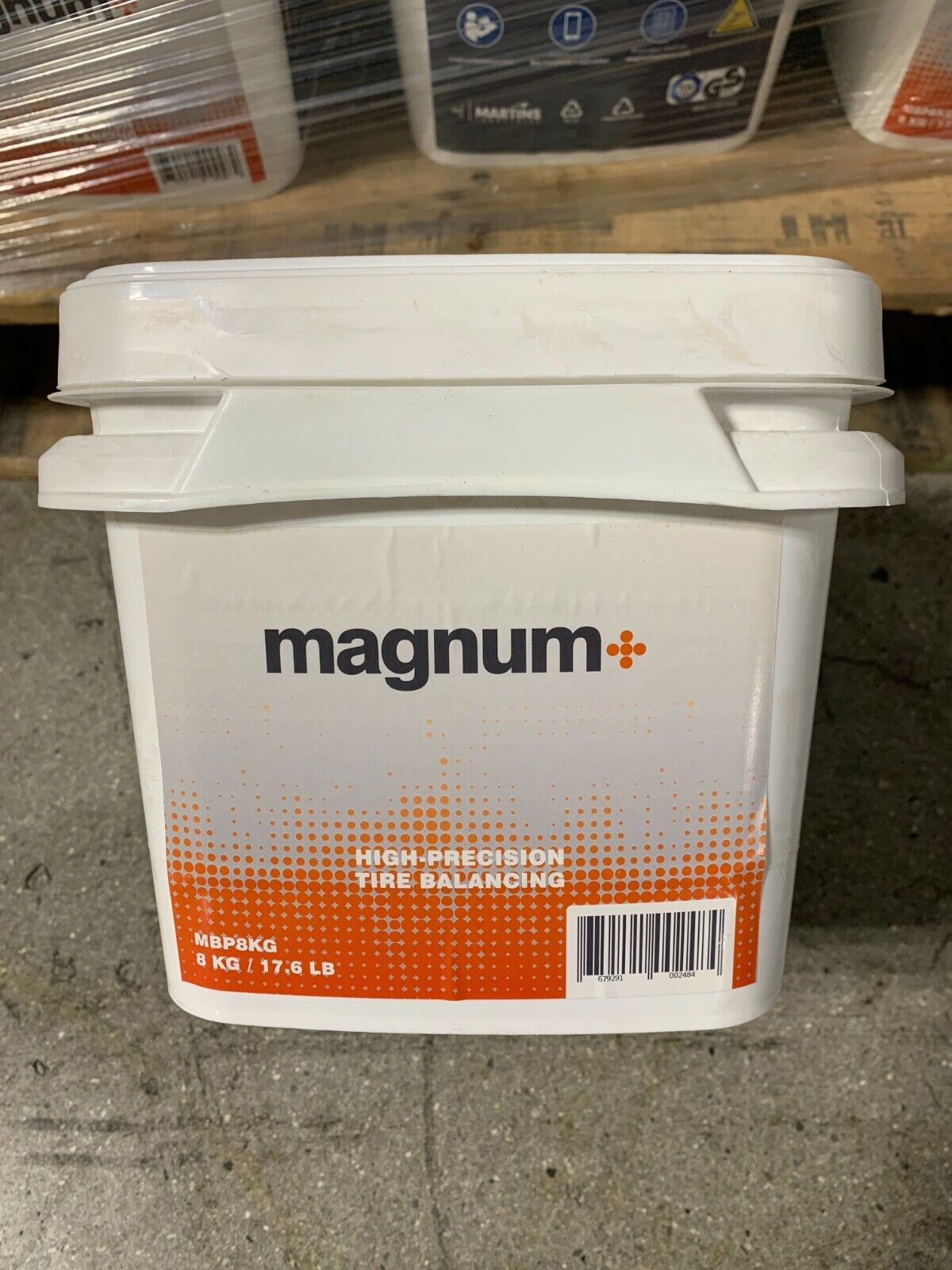 Magnum+ Tire Balancing Beads Bulk Tub 17.6 lb. with Scoop