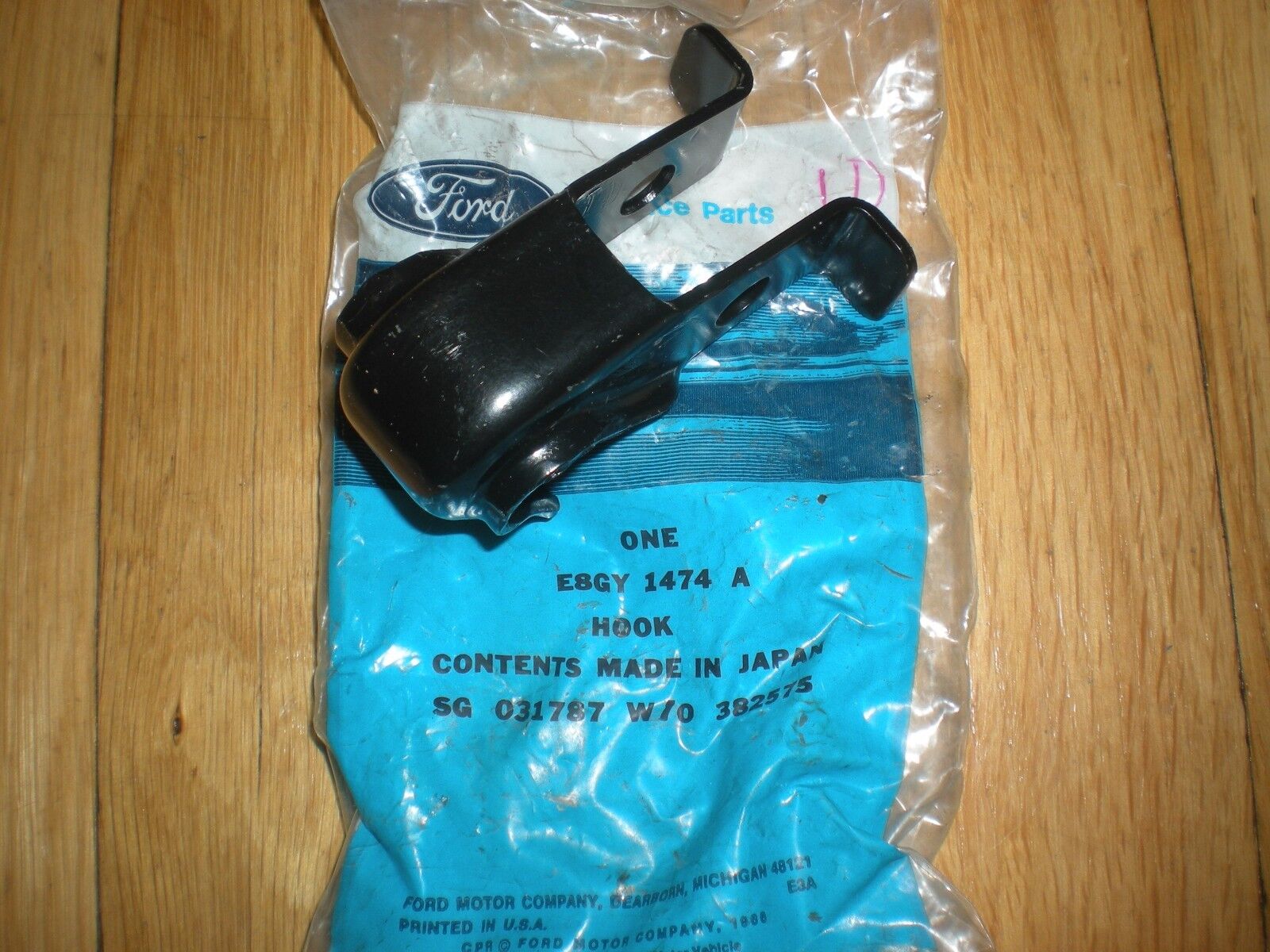NOS 1988 MERCURY TRACER WAGON SPARE TIRE CLAMP HOOK