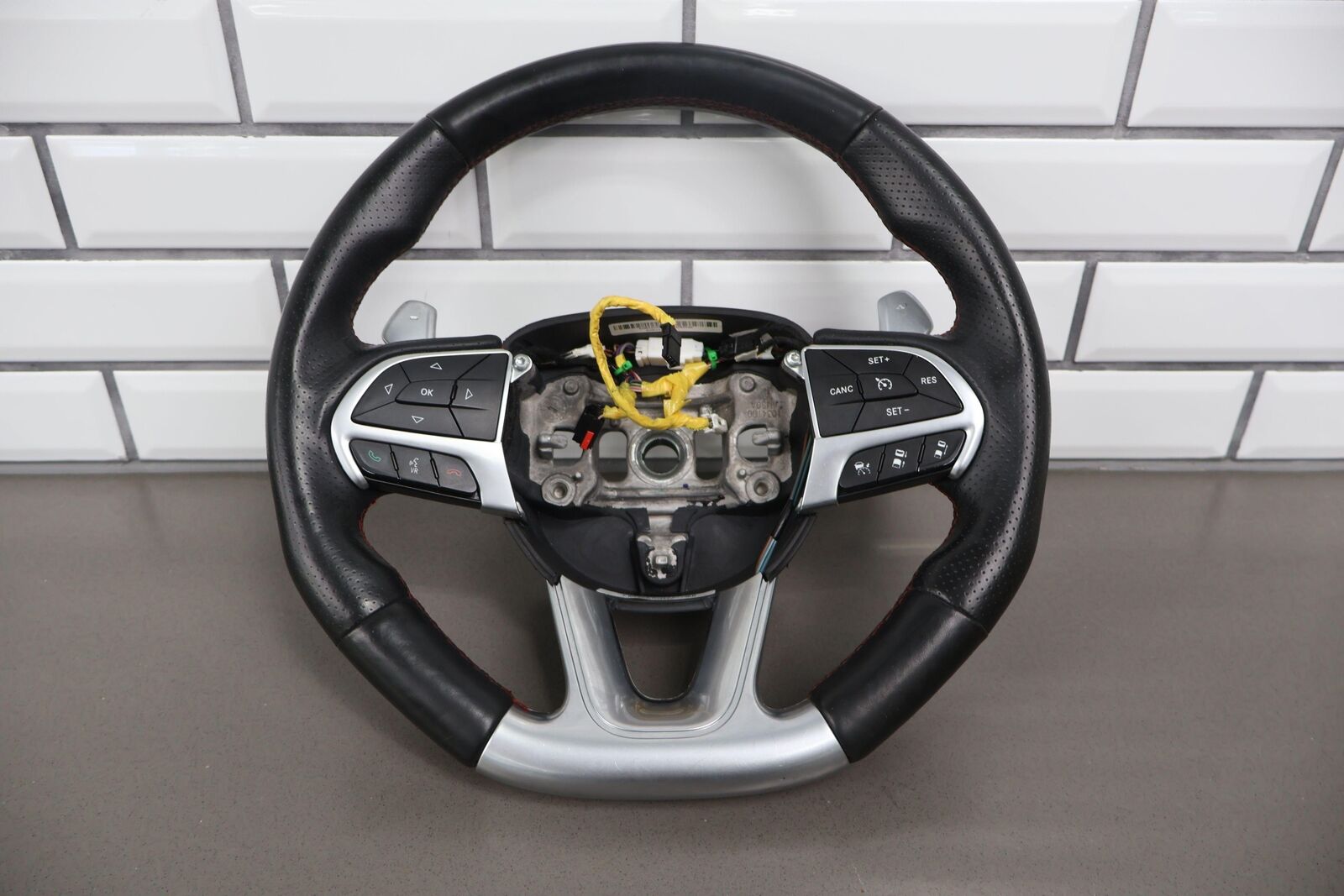 14-18 Jeep Grand Cherokee SRT8 Leather OEM Steering Wheel (Black XR/Red Stitch)