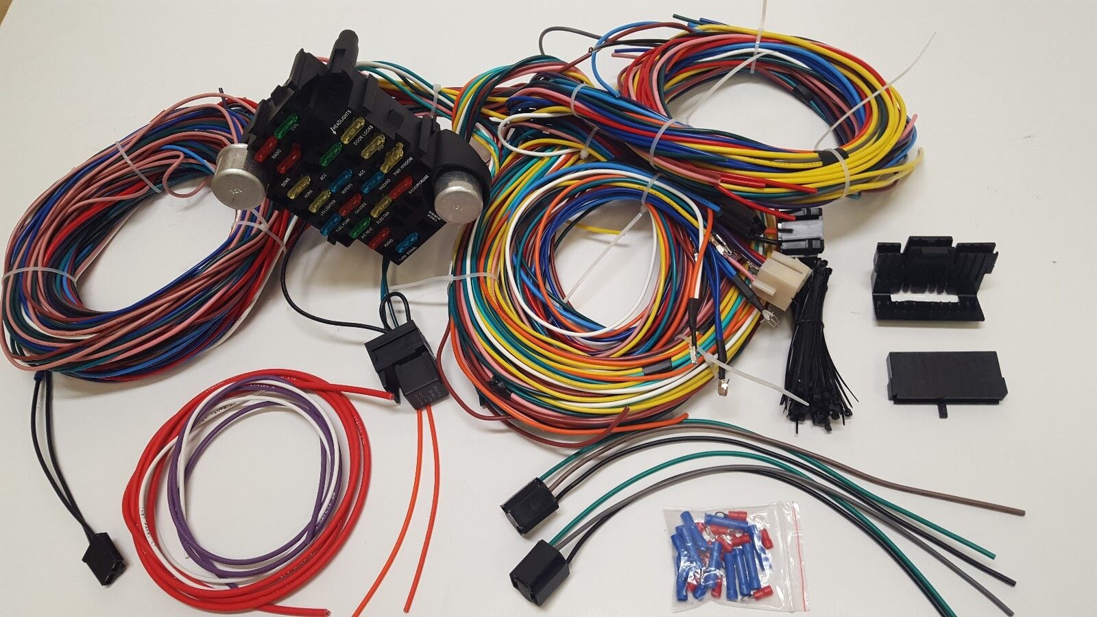 Oldsmobile Cutlass Chevrolet Car Wire Harness UNIVERSAL Wiring Kit + Plugs