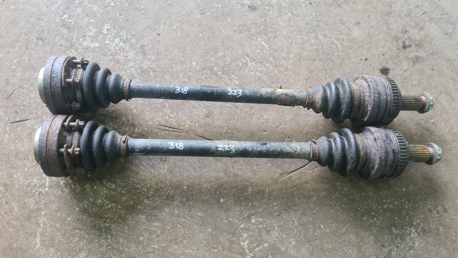 BMW E36 316i 318i 318is 320 drive shafts - pair coupe saloon cabby 223