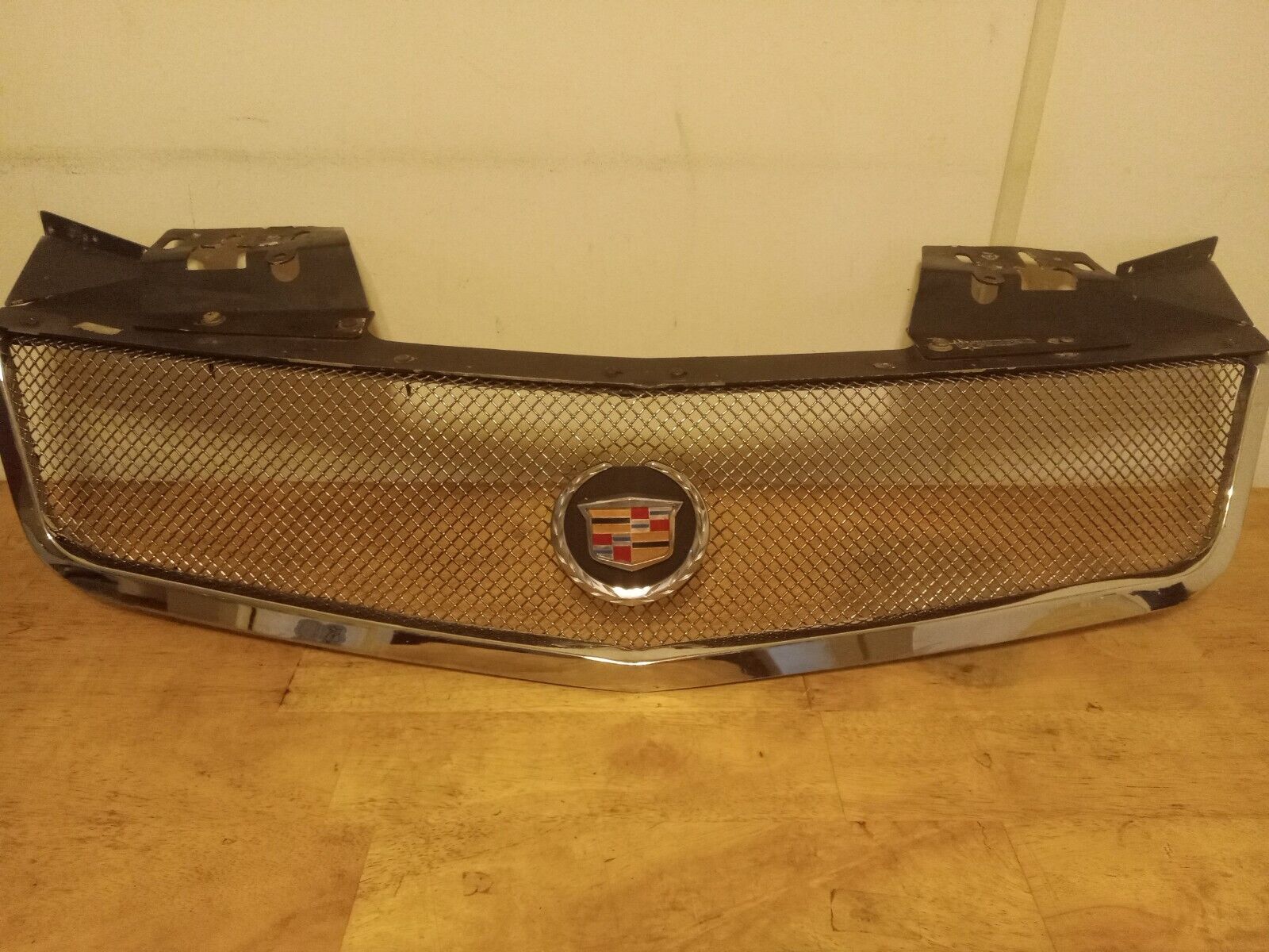 Cadillac STS V  Front Chrome Mesh  Grille  With Emblem Nice. USED 2006 -2009