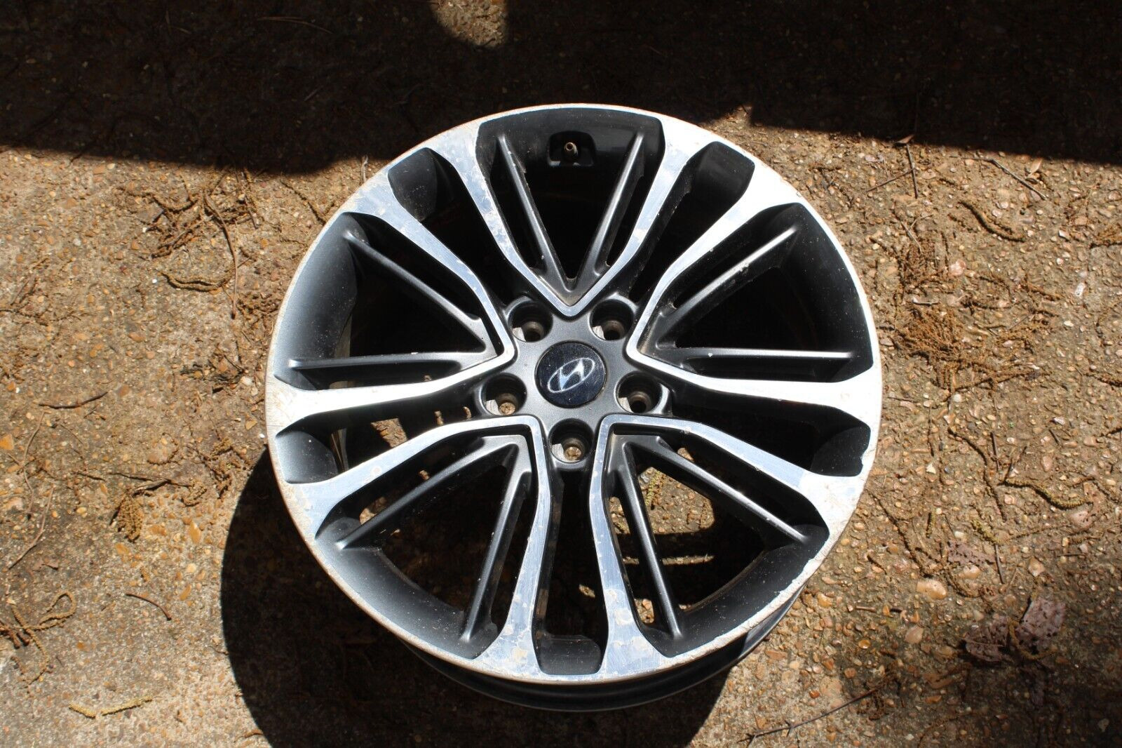 (D) OEM Hyundai Veloster 18 Inch Wheel 52910-2V650 Used minor curb rash turbo