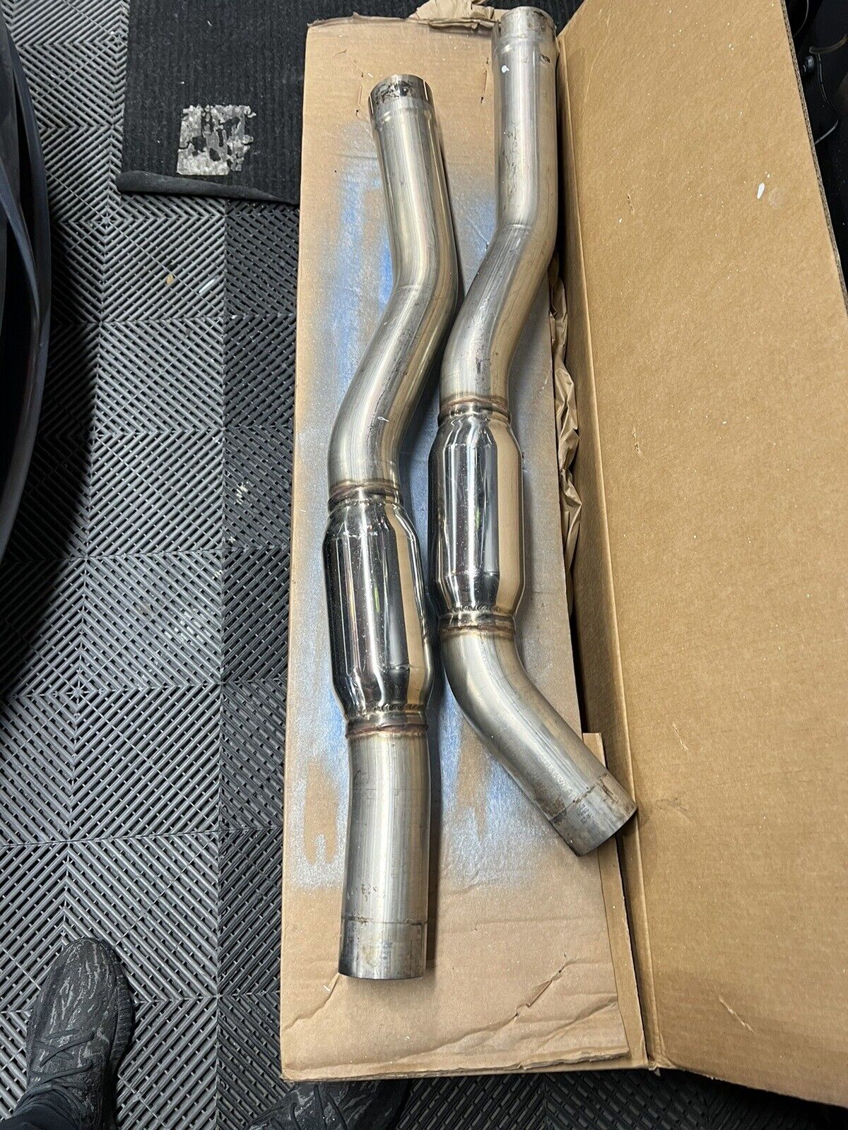 AWE -  Resonated Mid Pipe - 2015-2018 BMW  F8X M3  M4 SWITCH-PATH MID PIPE