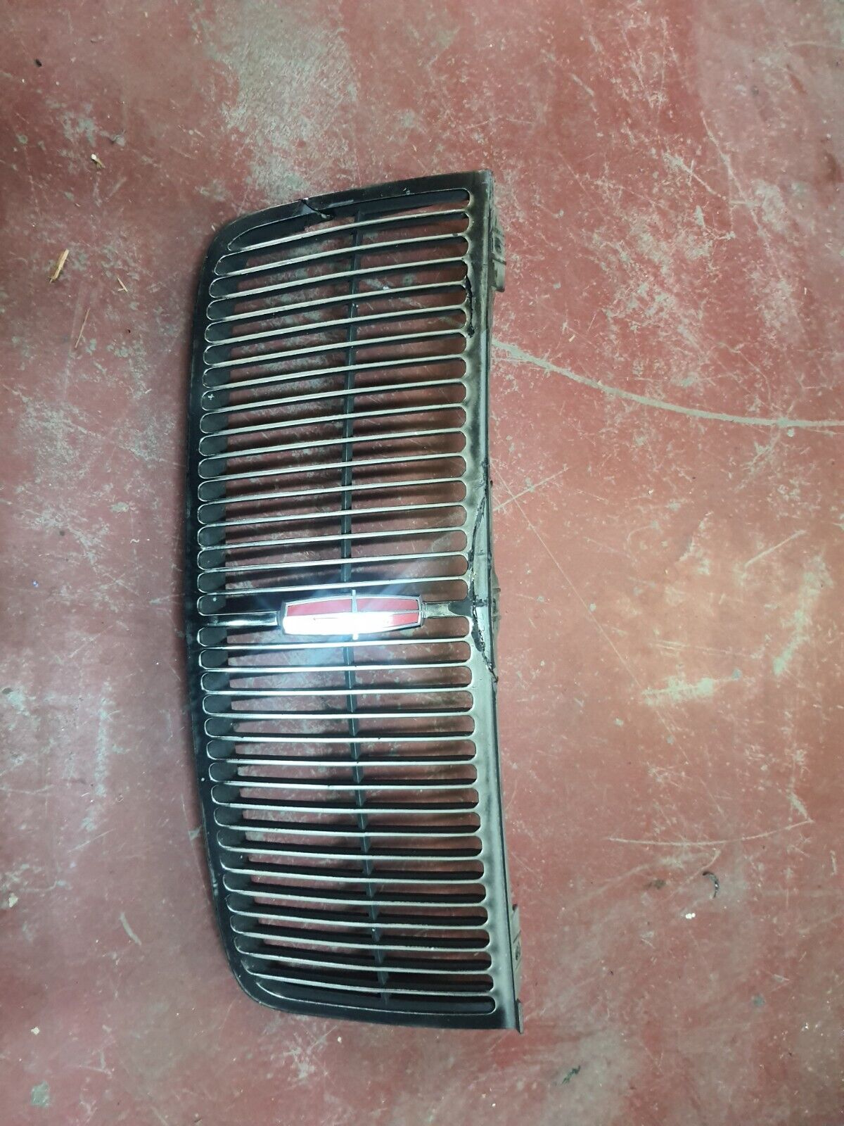 1993-96 LINCOLN MARK VIII front grille repaired