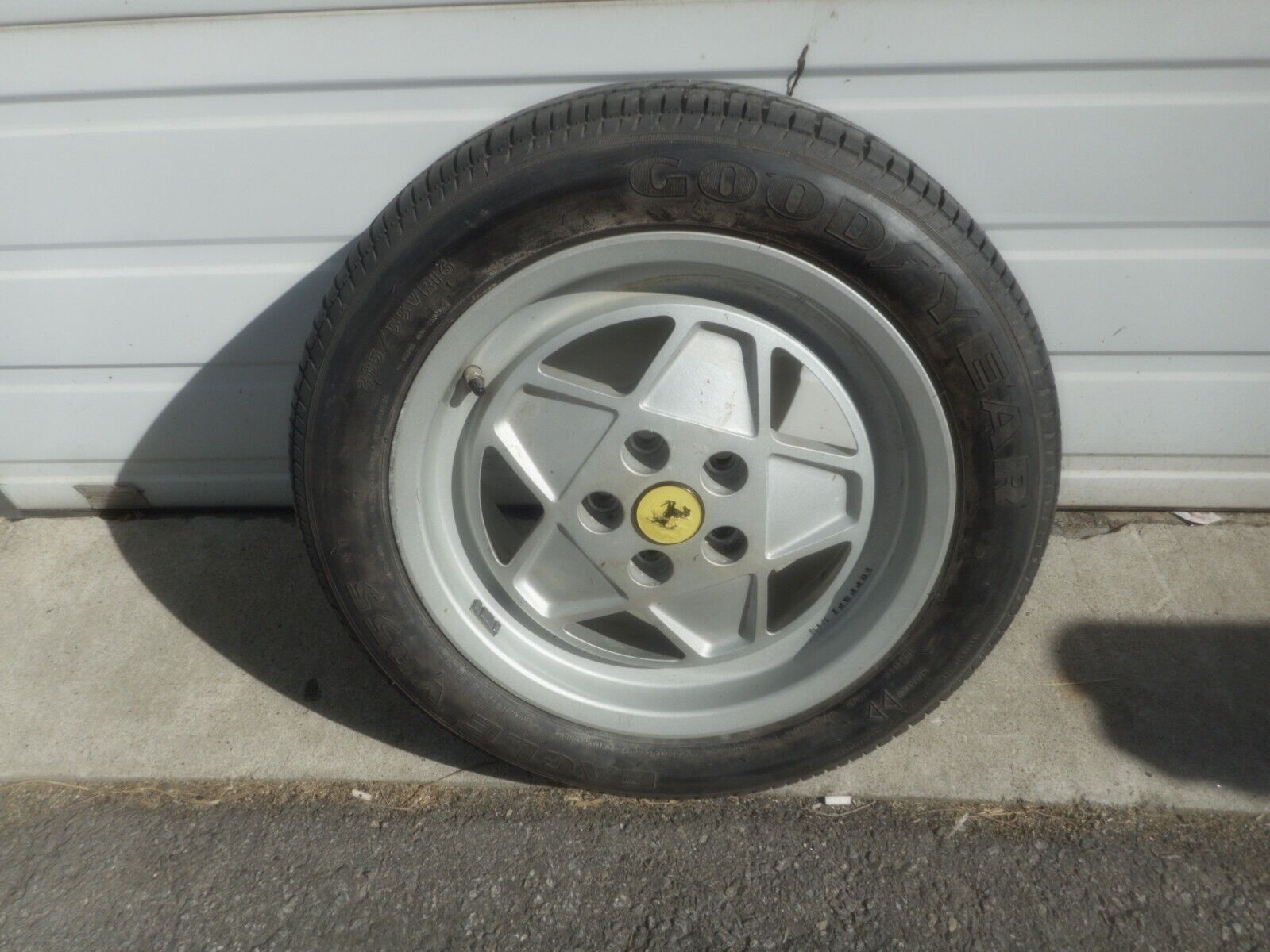 Ferrari Mondial Spare wheel/front wheel