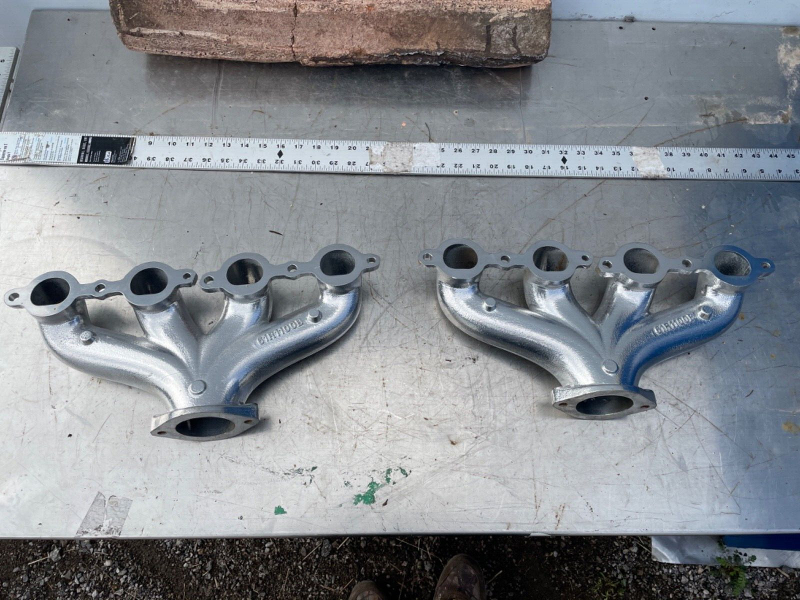 Hooker 61R1100B Exhaust Manifolds - No gaskets are included, just what you see