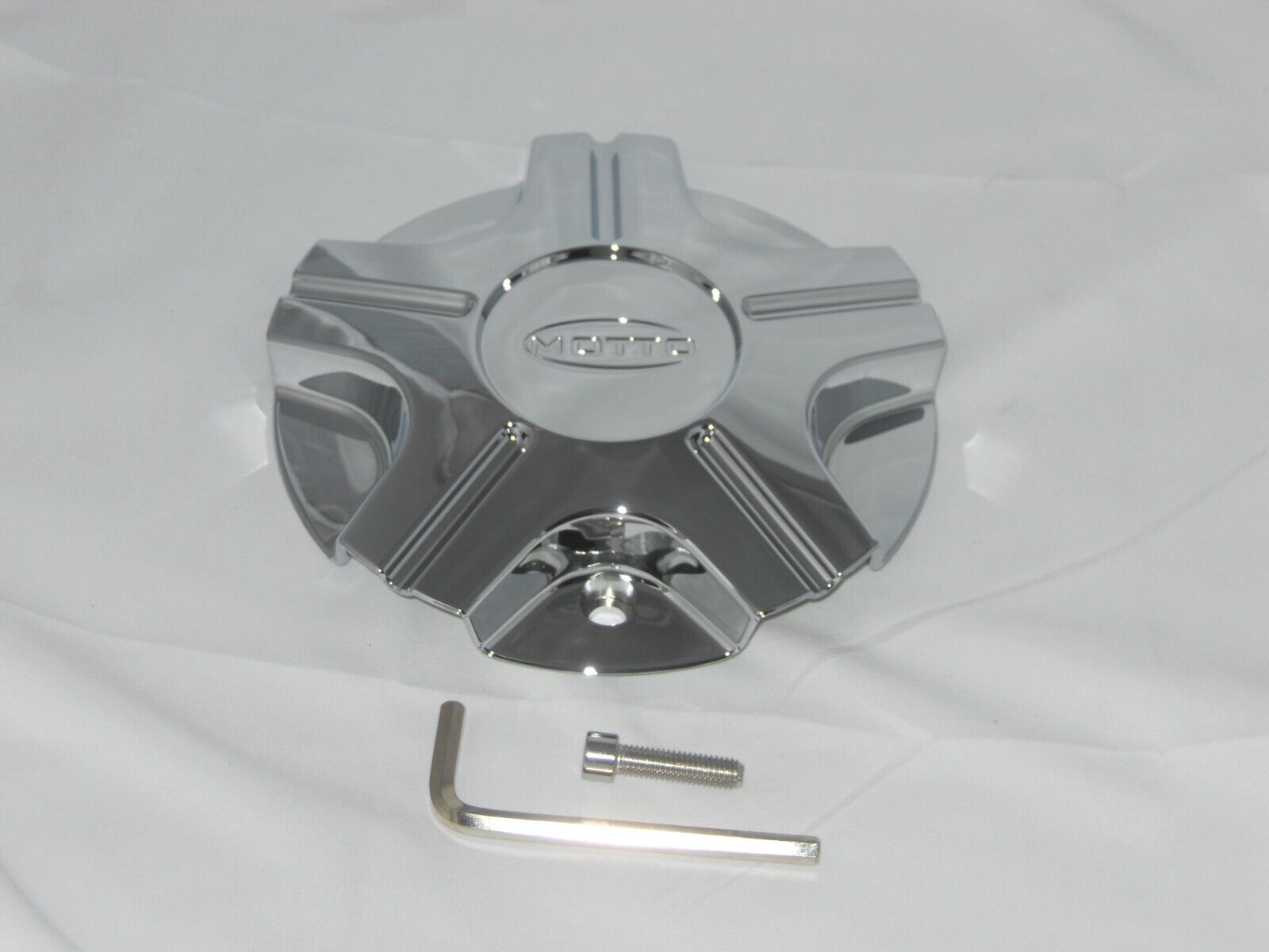 Motto 900 MT900 900L174 S403-11 MT90020041 Chrome Wheel Center Cap with Screw