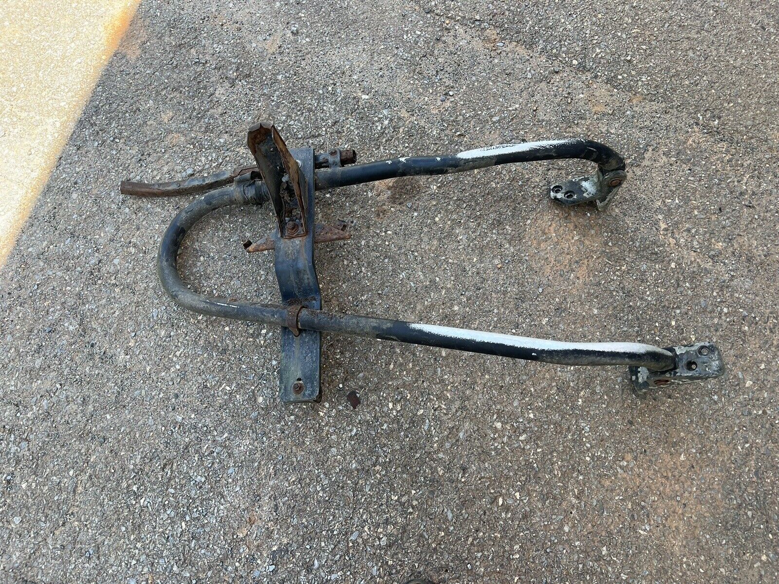 84-90 FORD BRONCO II REAR MOUNTED SWING ARM SPARE TIRE CARRIER