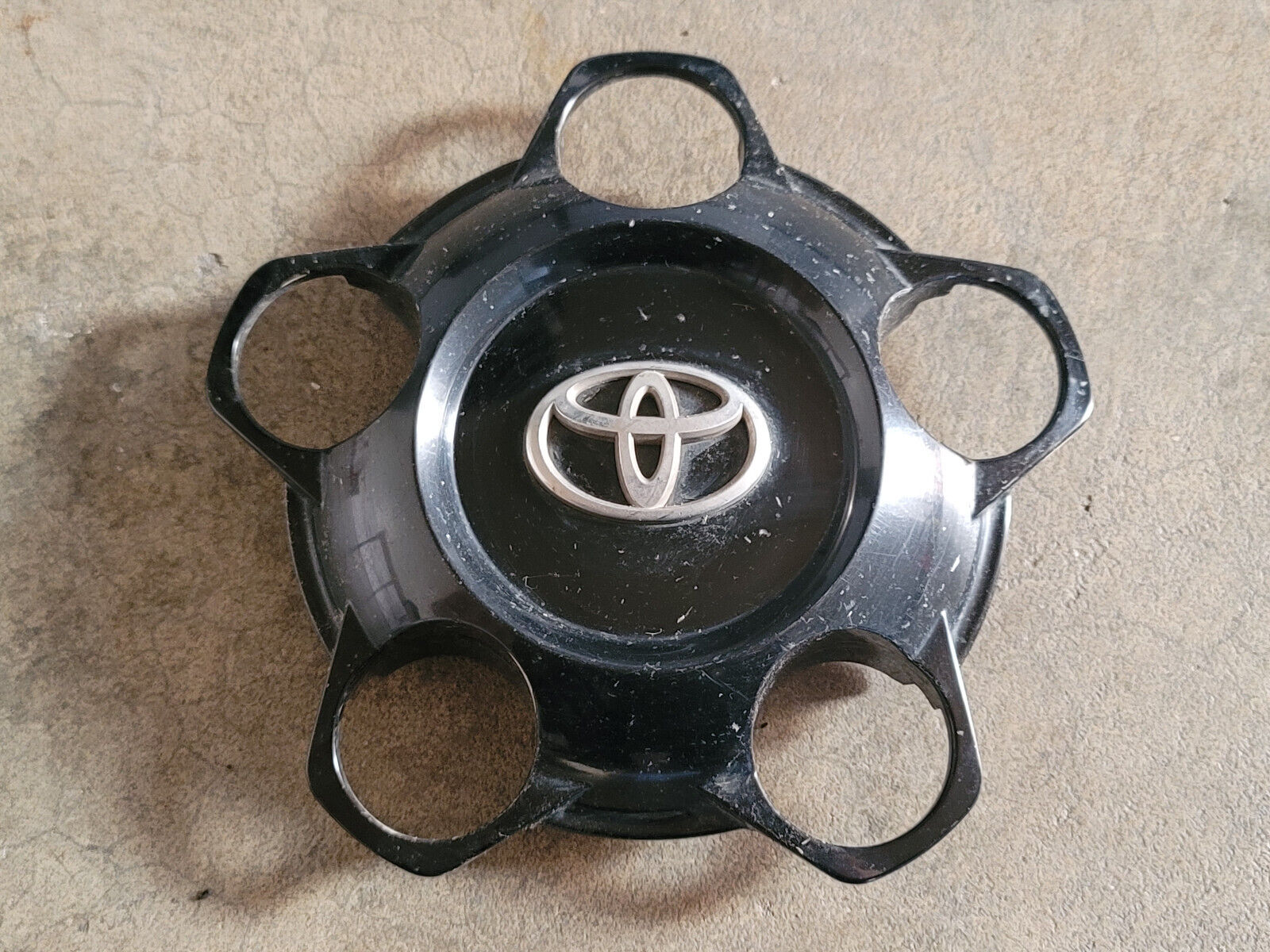 (1x) Genuine OEM 2014-2020 Toyota Tundra Gloss Black center cap P/N 4260B-0C040