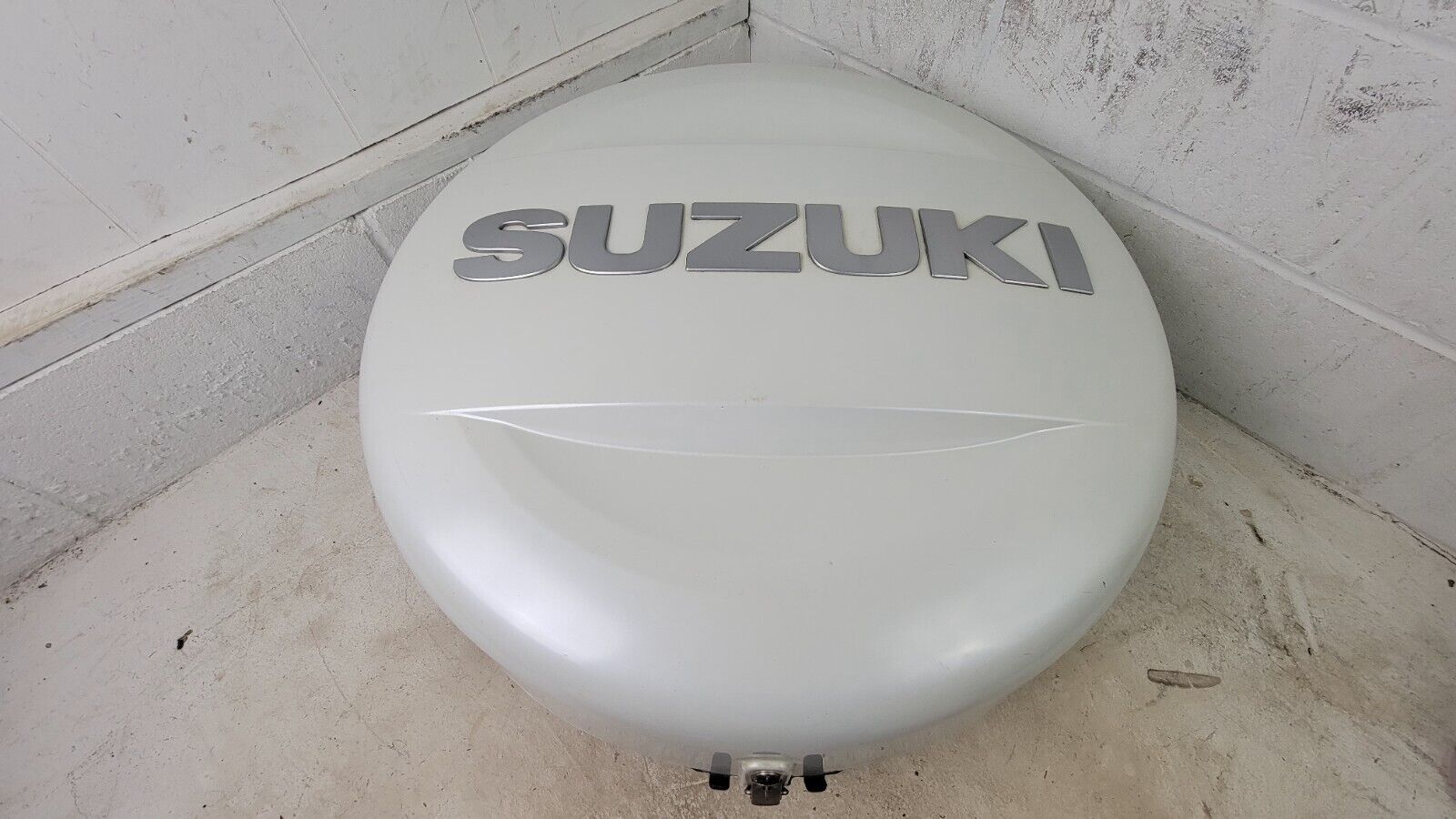2006 - 2010 SUZUKI GRAND VITARA OEM WHITE REAR SPARE TIRE HARD SHELL COVER