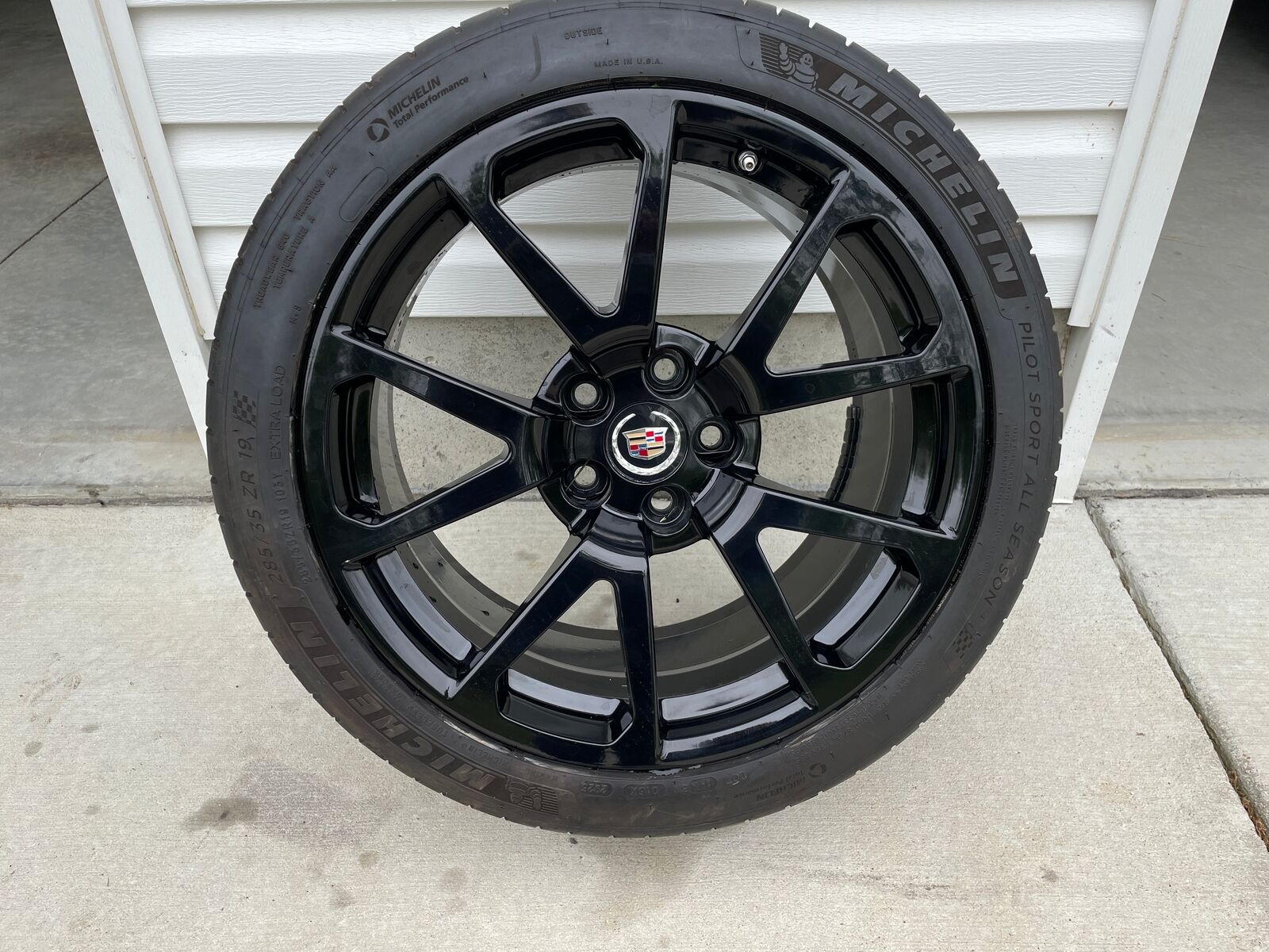 2014 Cadillac CTS-V Coupe Factory Wheel & Tire 19X10 OEM