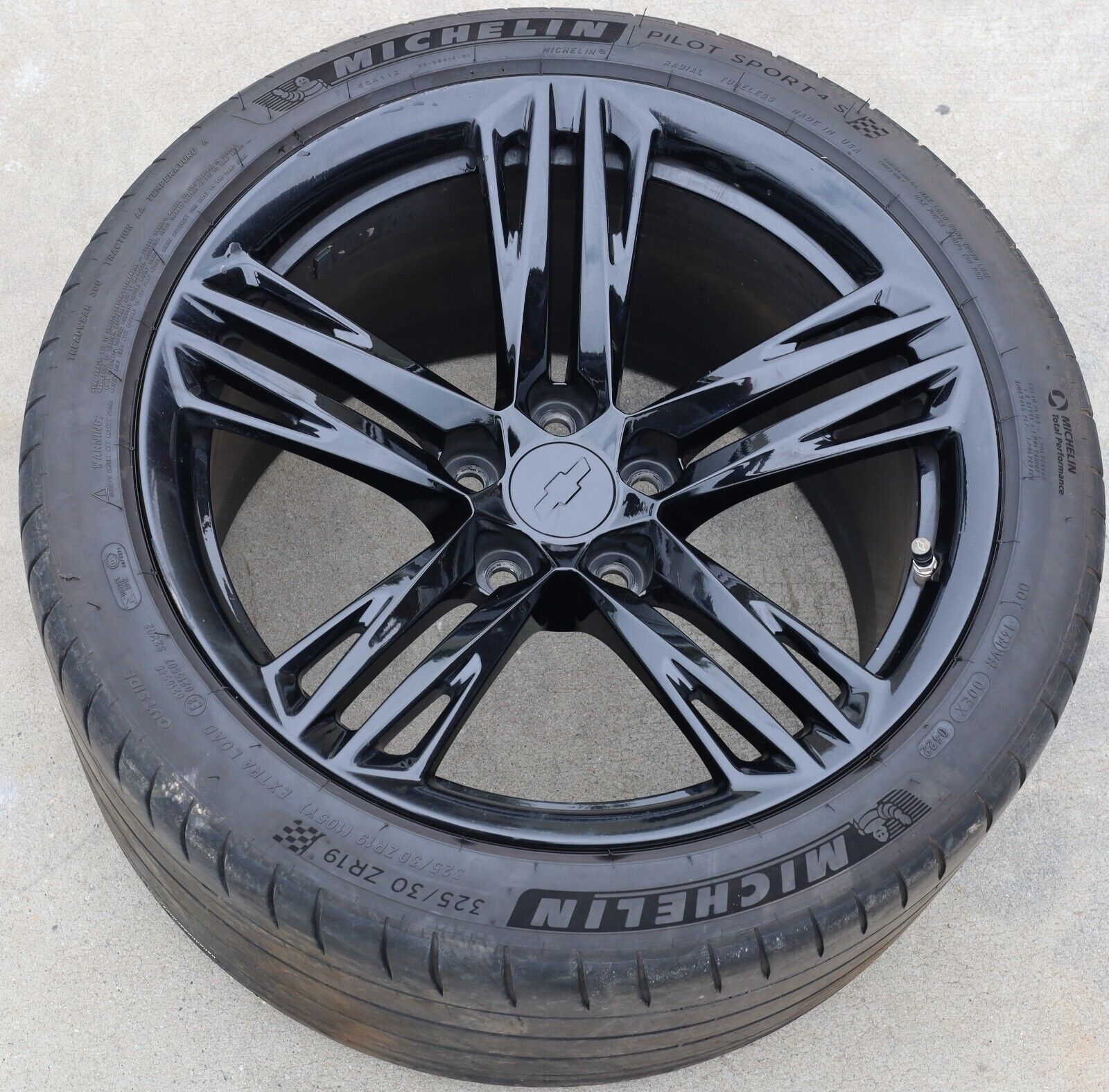 2017-2024 Camaro ZL1 GM 19x12 Rear Gloss Black Wheel Rim Michelin Tire 84328496