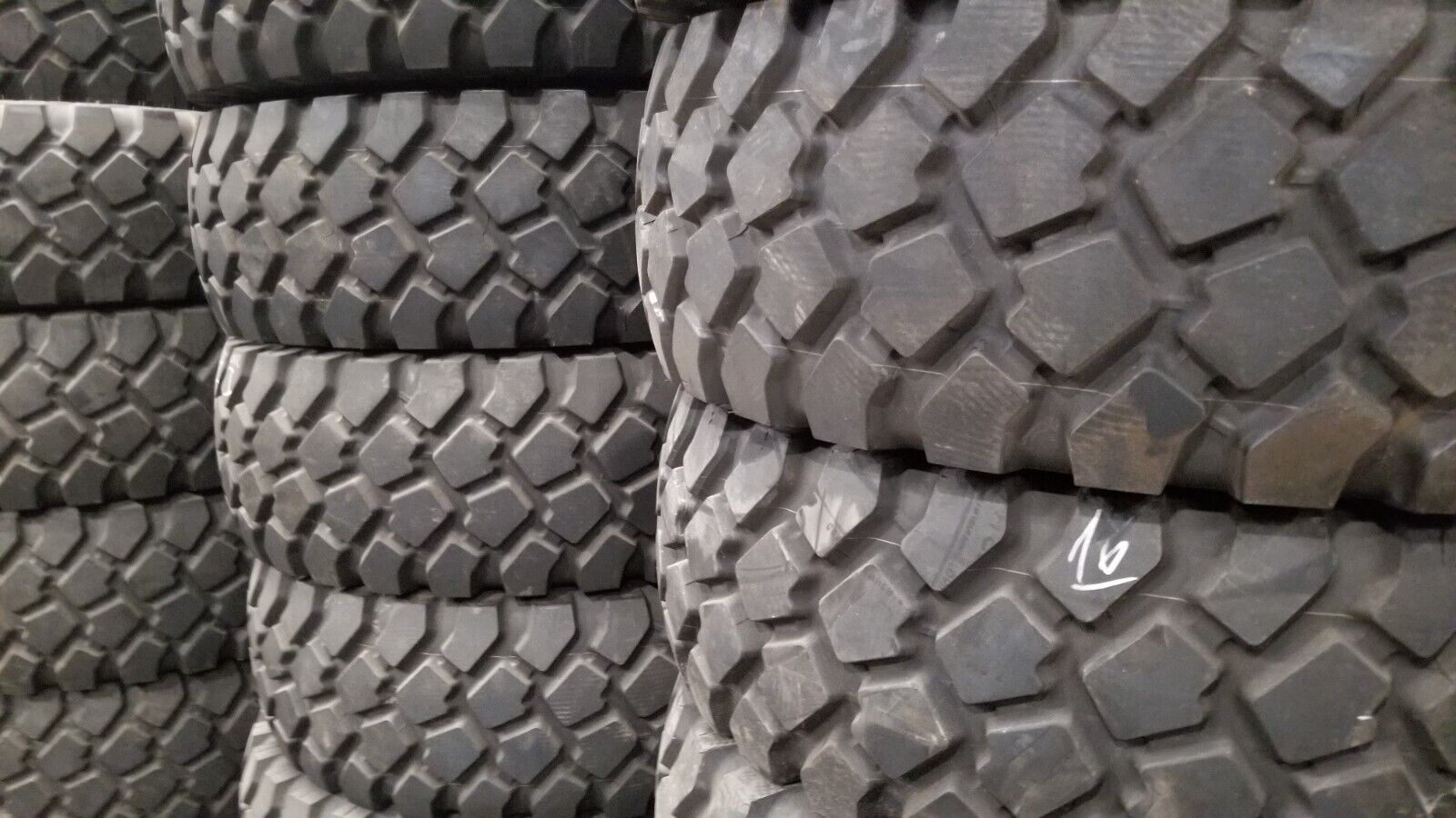 325/85R16 MICHELIN X FORCE ZL VERY LIGHTLY USED 85% TO 95% TREAD 12 PLY
