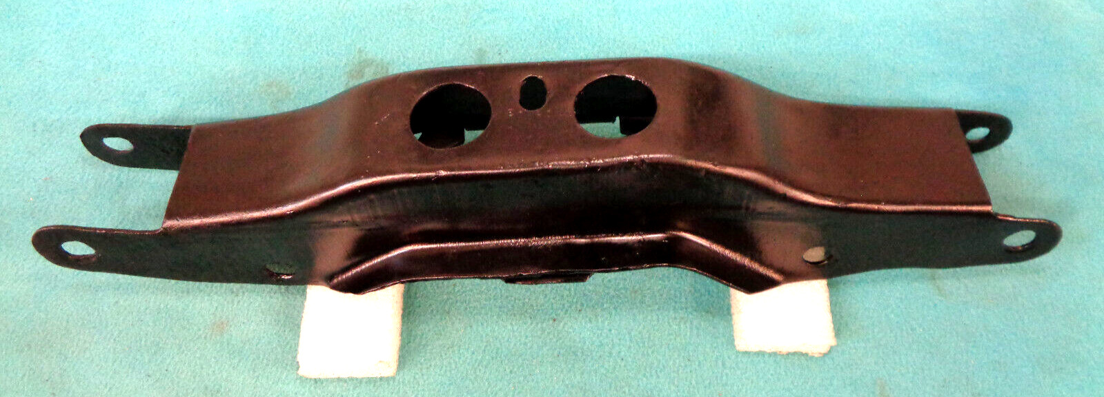 1970-72 DART DUSTER A-BODY TRANSMISSION CROSSMEMBER AUTO OR 4-SPD VGC REFINISHED