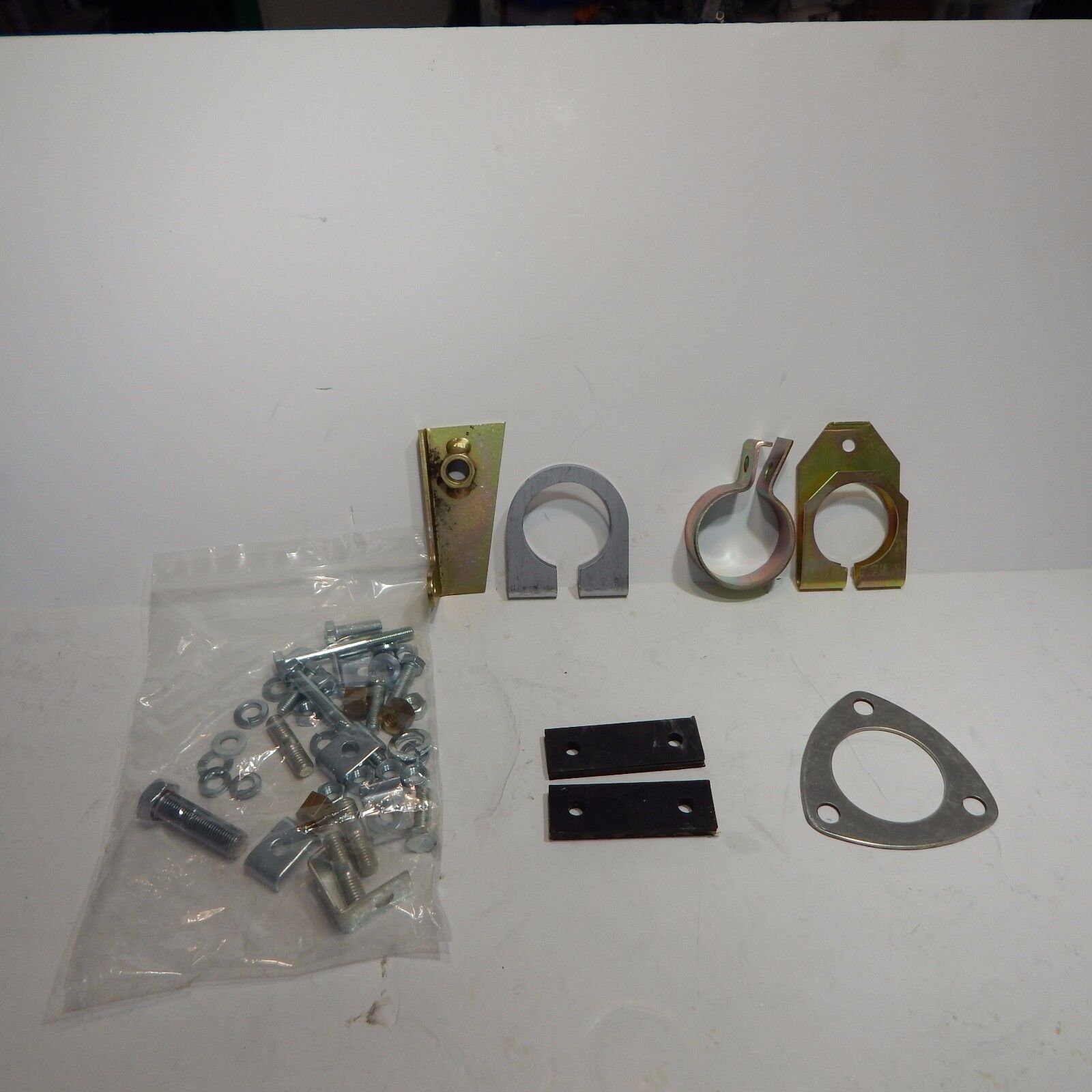 New Exhaust System Hanger and Hardware Kit for Triumph TR4