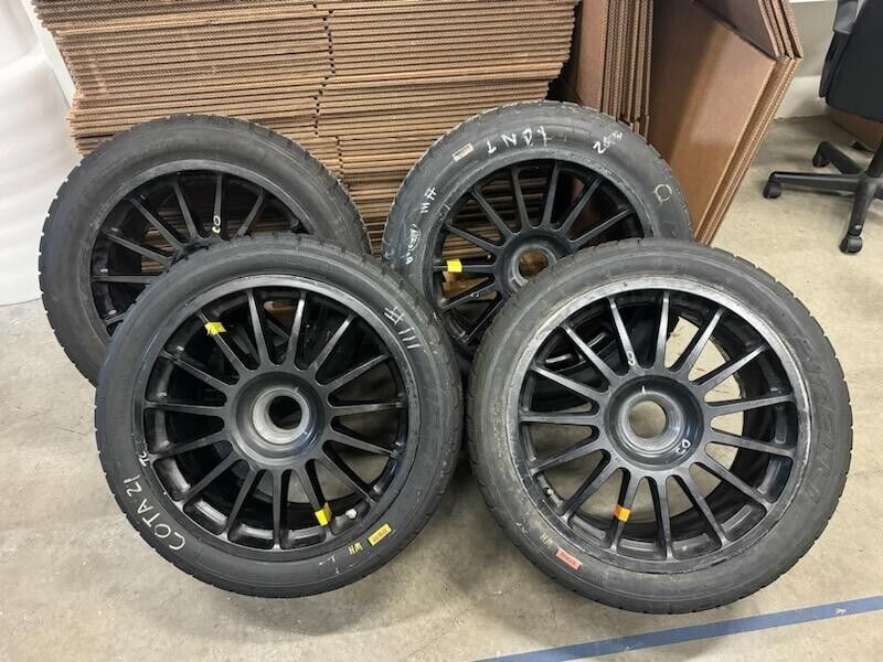 Mclaren 570s GT4 Wheels with Pirelli Rain Race Tires - 13BA466RP