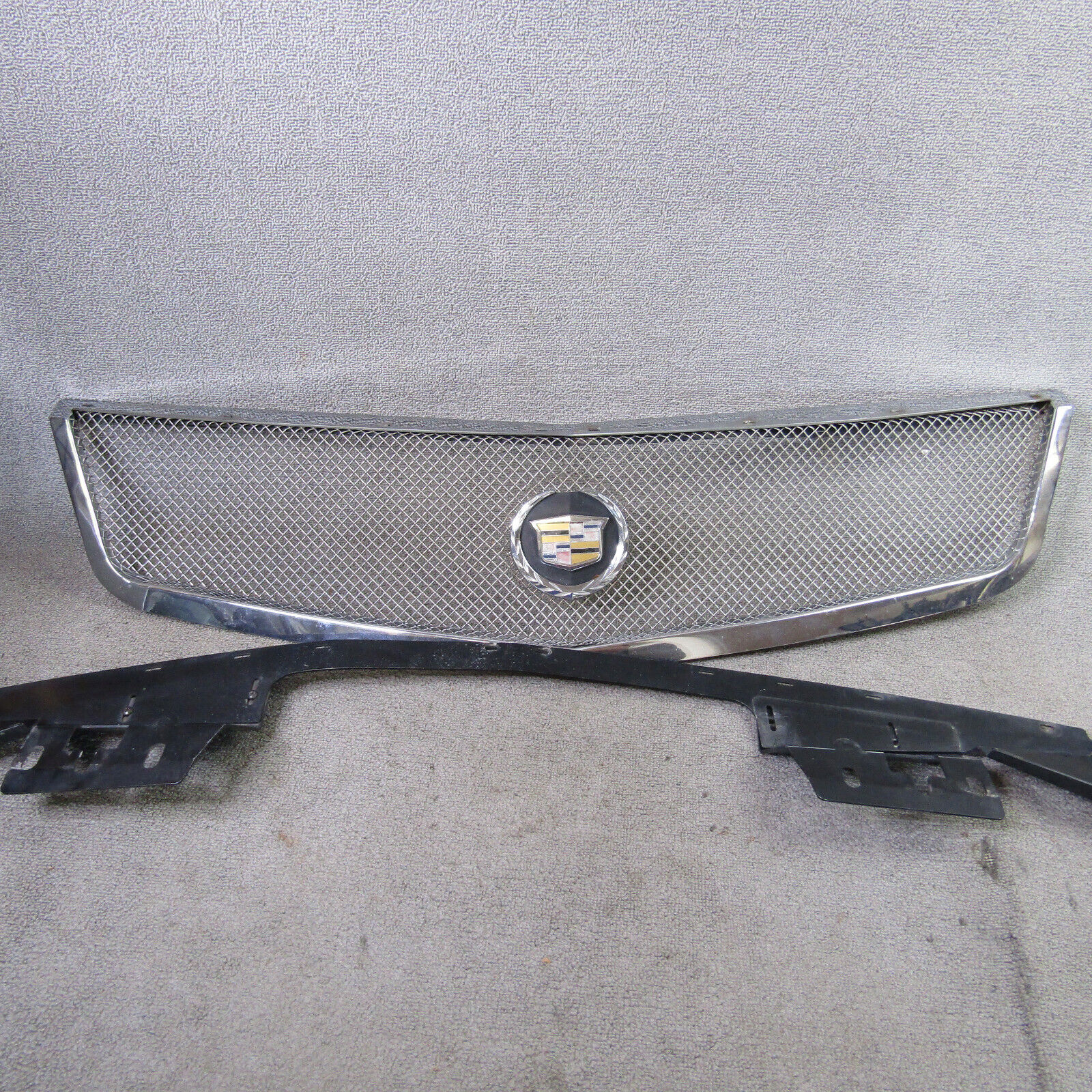2005-2007 CADILLAC STS E&G CLASSICS MESH GRILLE WITH EMBLEM READ