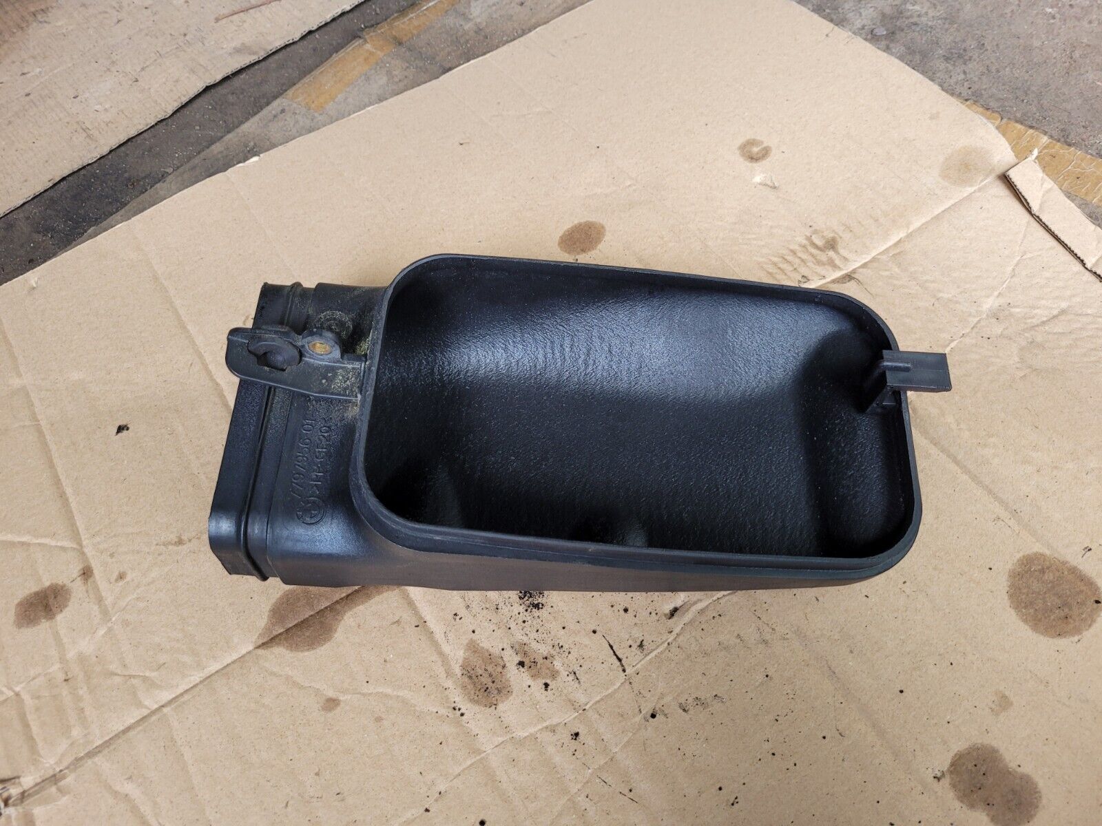 BMW 120D E87 2.0D AIR BOX INTAKE PIPE FILTER DUCT 7797956