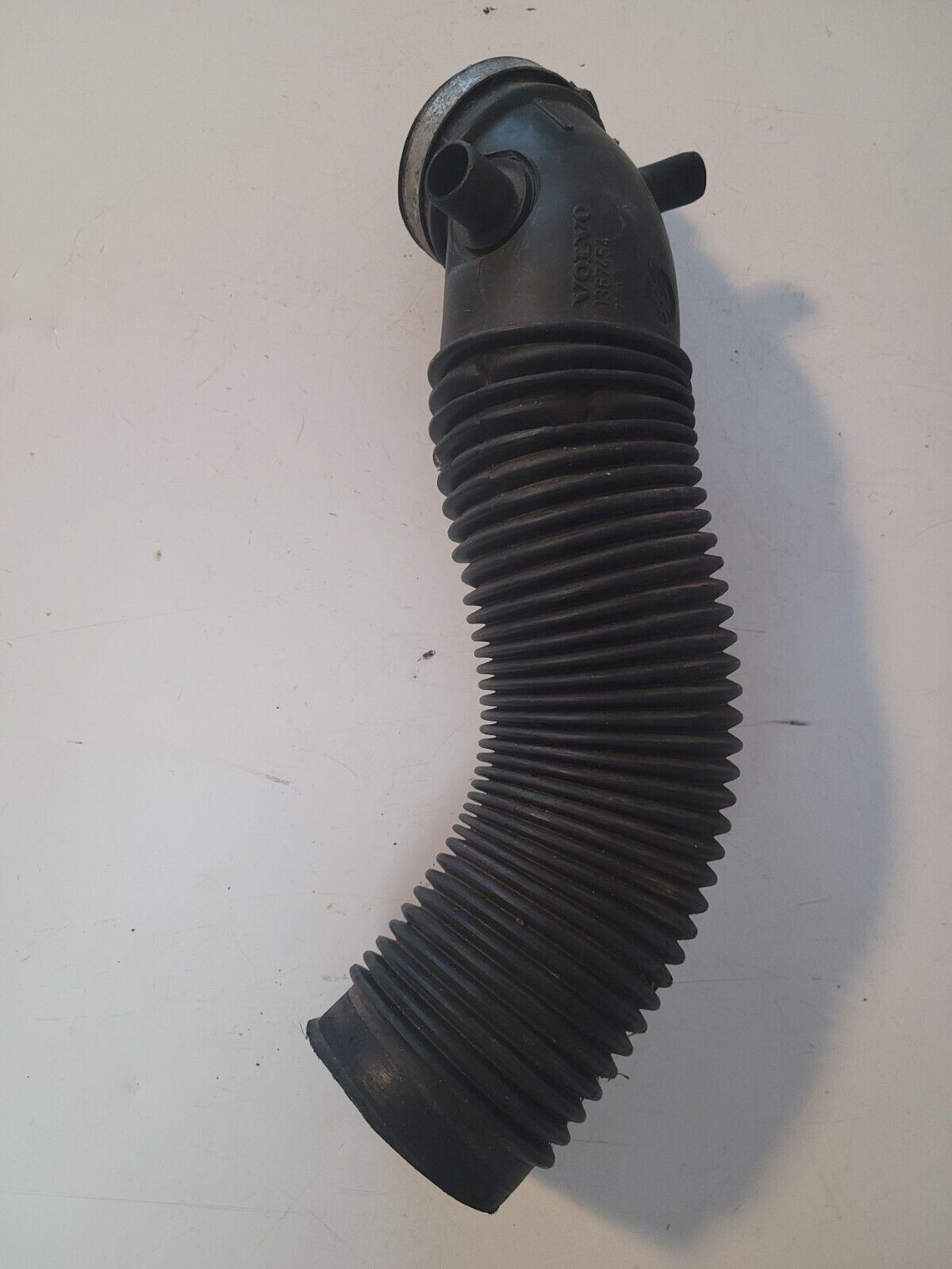 VOLVO 240 GL AIR CLEANER INTAKE HOSE TUBE DUCT 86 - 93 1367454