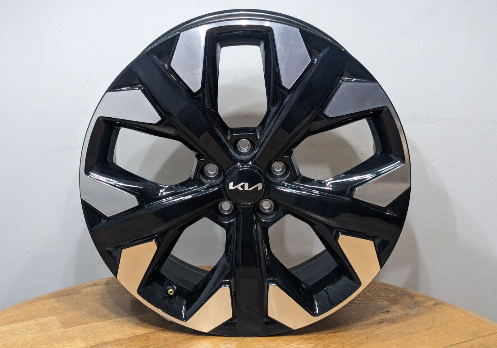 KIA Sportage 19 Inch OEM Alloy Wheel Rim 2023 to 2024 52910-DW360 4 Available