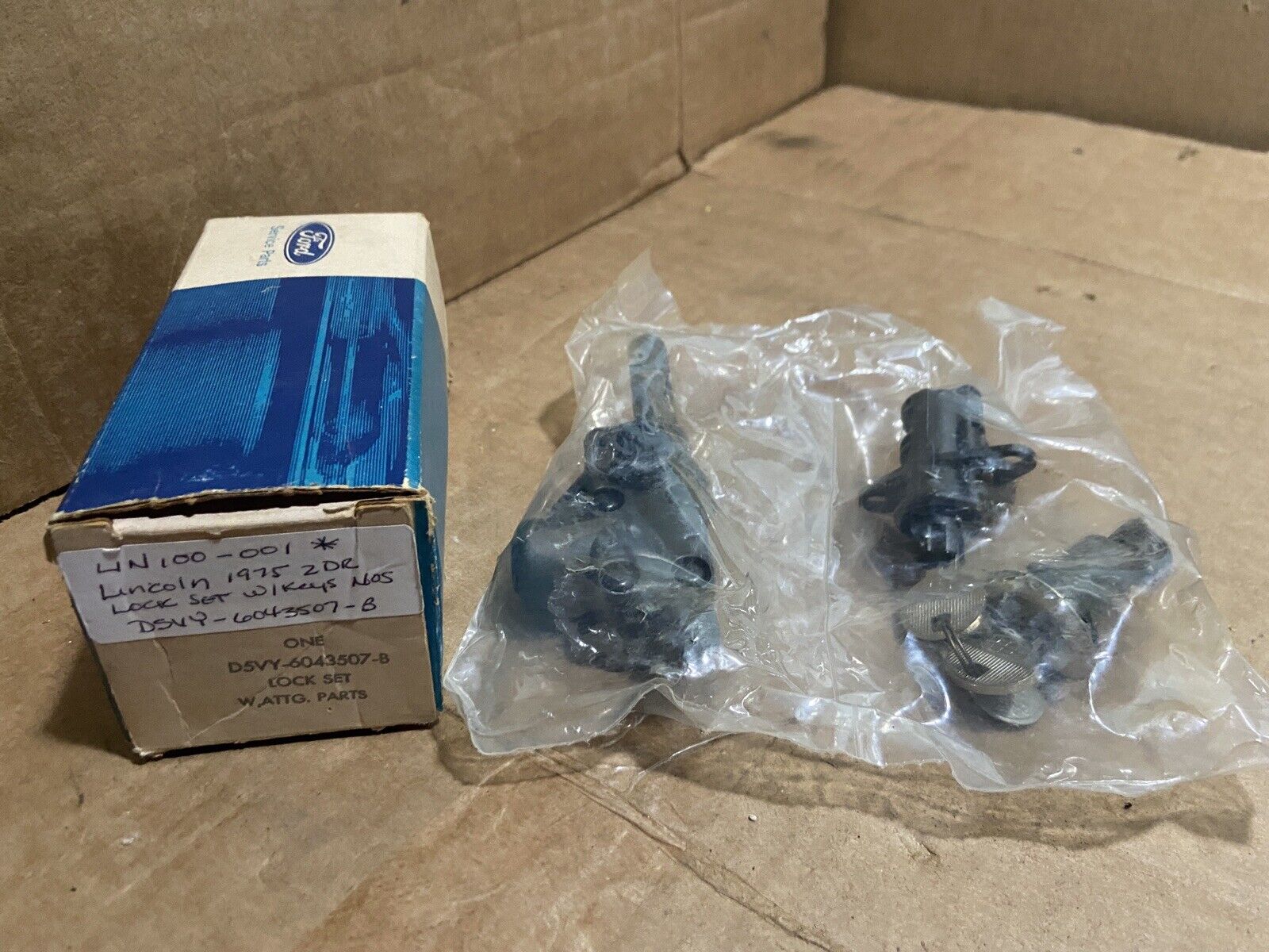 Ford D5VY-6043507-B Lock Set -- Trunk, Spare Tire & Glove Box - 1975 Continental