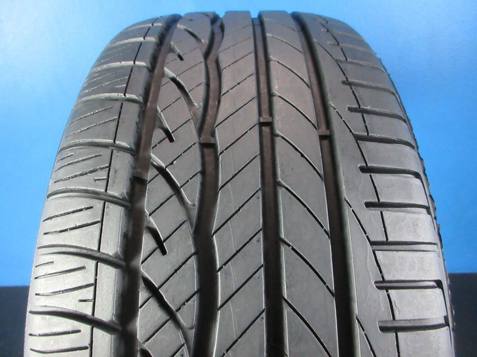 Used  Dunlop Conquest Touring     225 40 18   10/32 High Tread  No Patch 2373/2D
