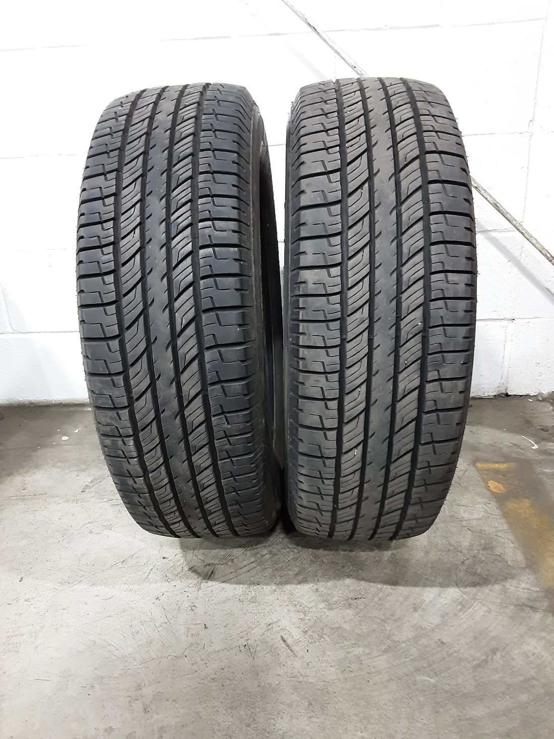 2x P225/65R17 Uniroyal Laredo Cross Country Tour 9-10/32 Used Tires