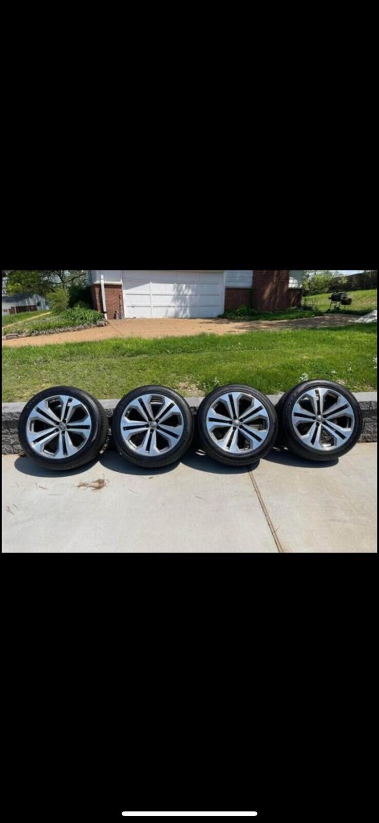 2023 Audi SQ8 OEM wheels And Tires, in excellent condition only 5 Thousand Miles