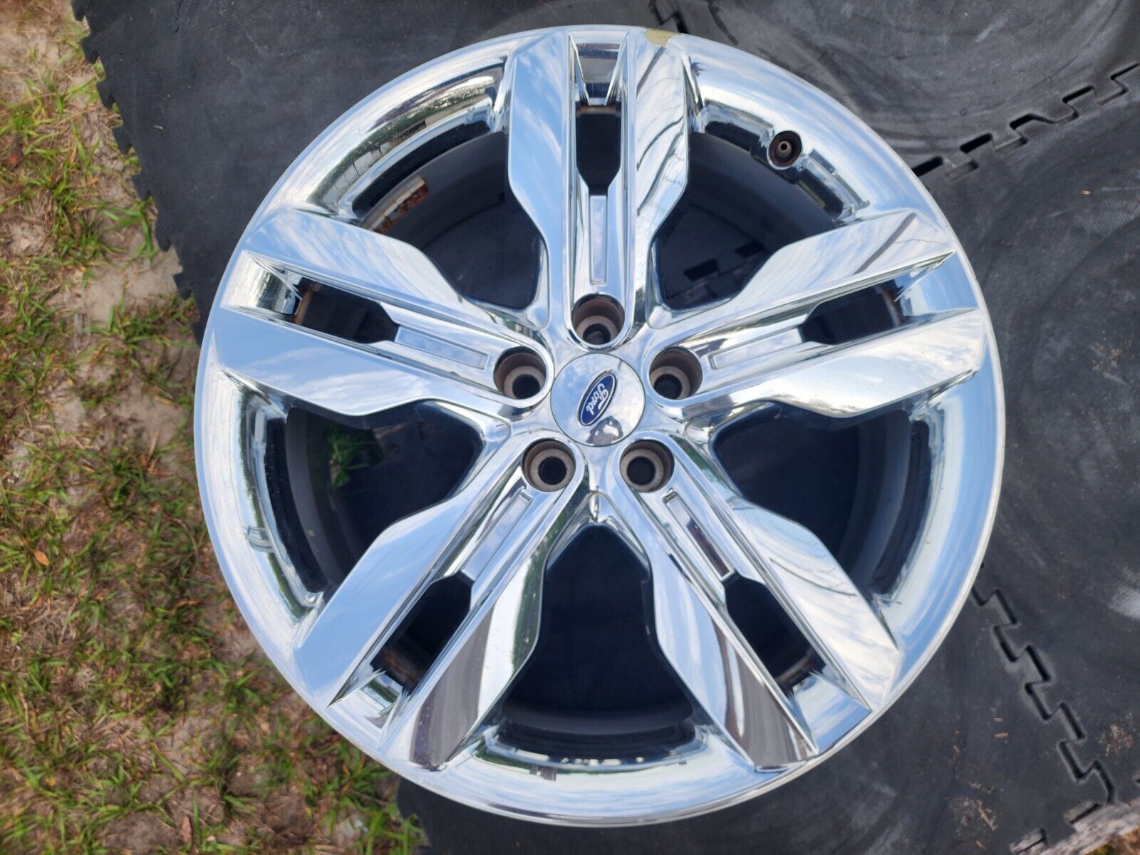 CURB MARK Genuine Ford Edge OEM 20” 20x8 Chrome Wheel 2011-2014 Rim 3847
