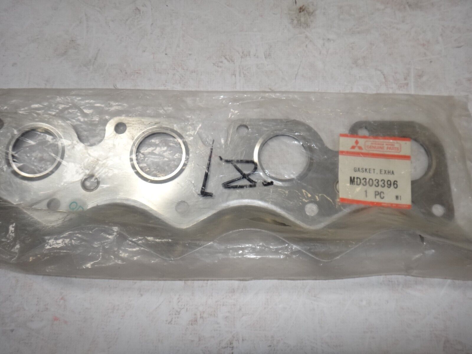 Genuine Exhaust Manifold Gasket For Mitsubishi Eclipse Plymouth Laser MD303396